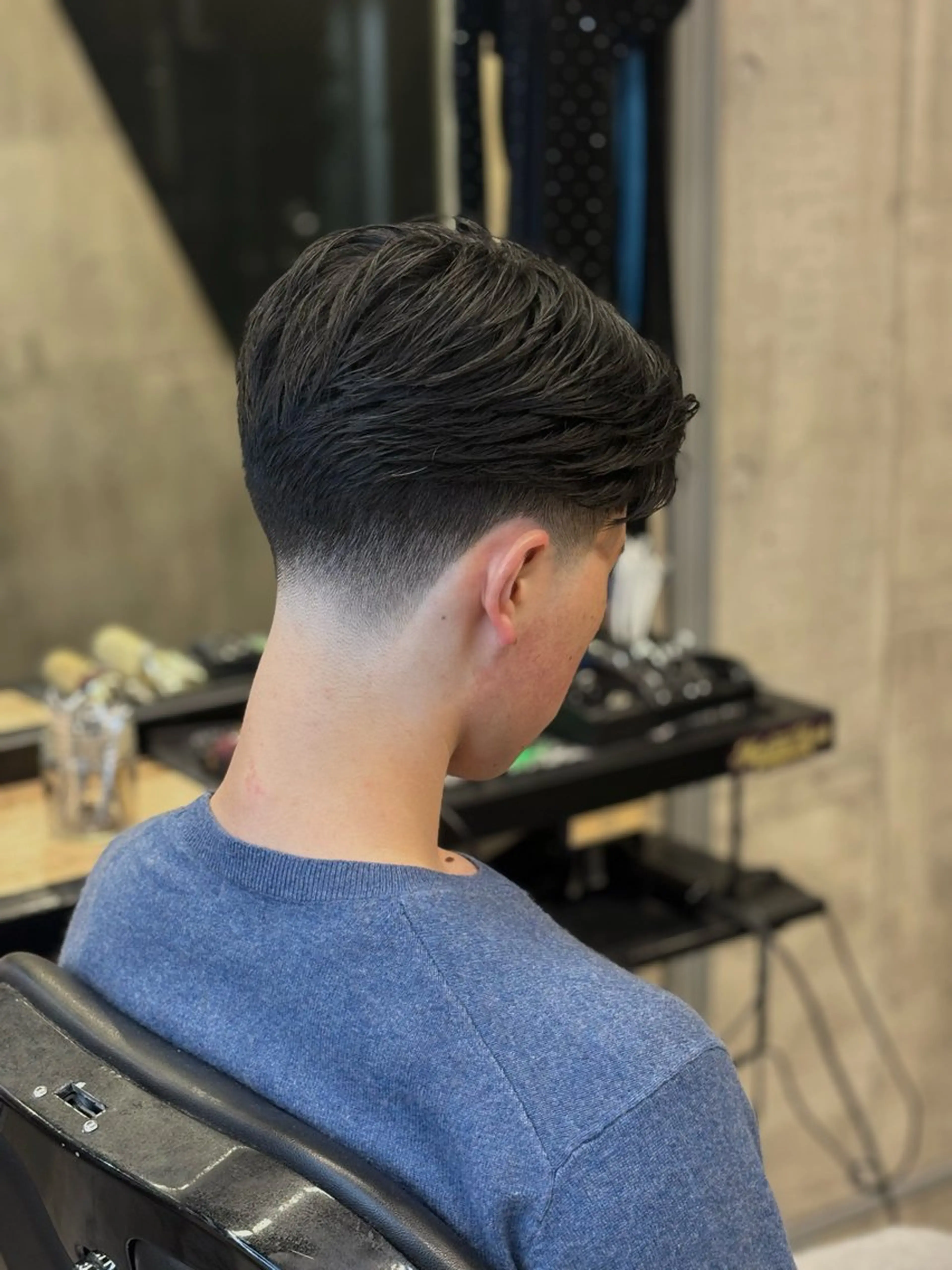 メンズ センターパート フェードカット ワタナベ ソウタのヘアスタイル