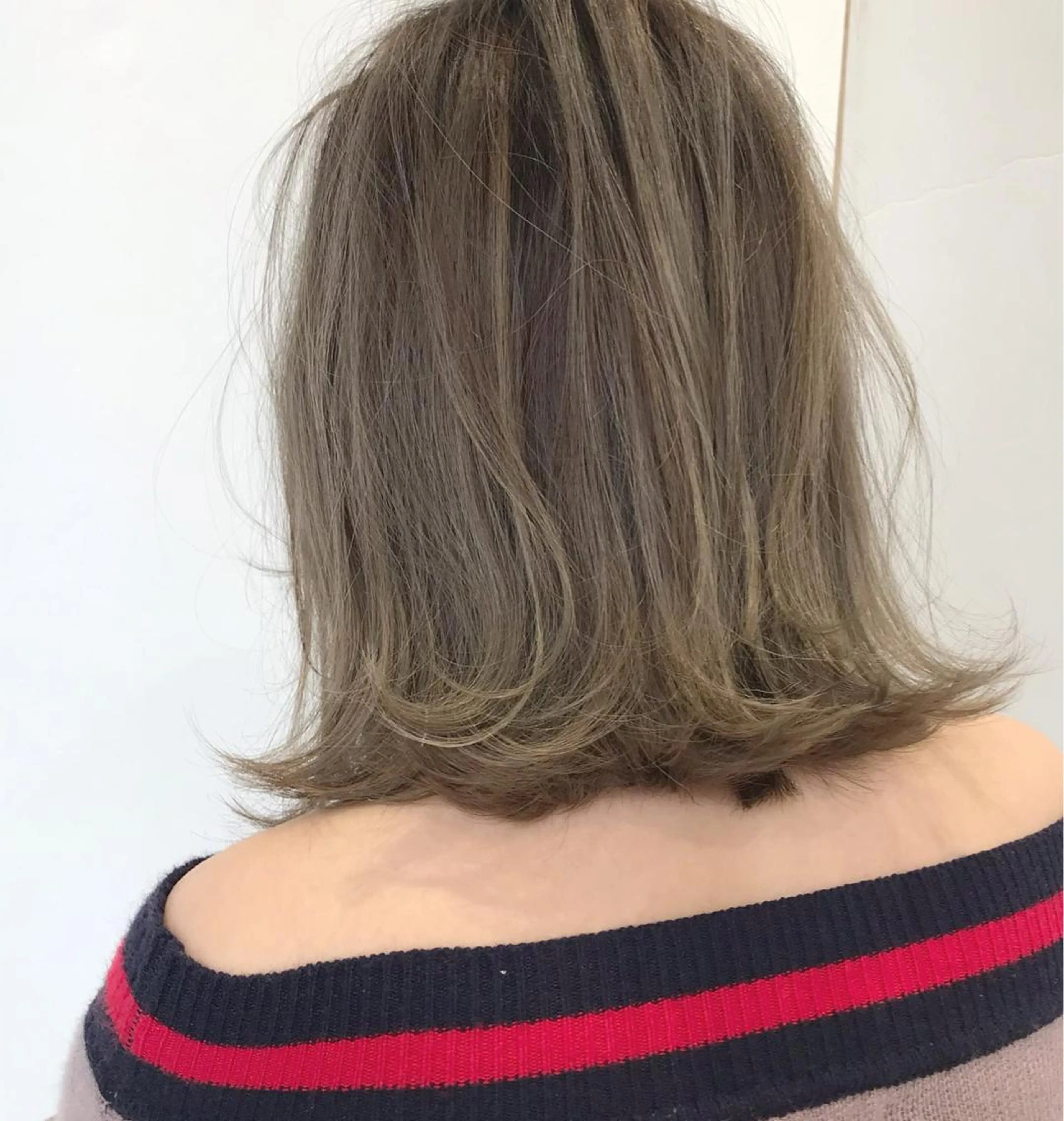 ミディアム カラー ベージュカラー ハイライトカラー ボブ ハイライト レイヤーカット ボブ・レイヤーカット 吉敷航一のヘアスタイル