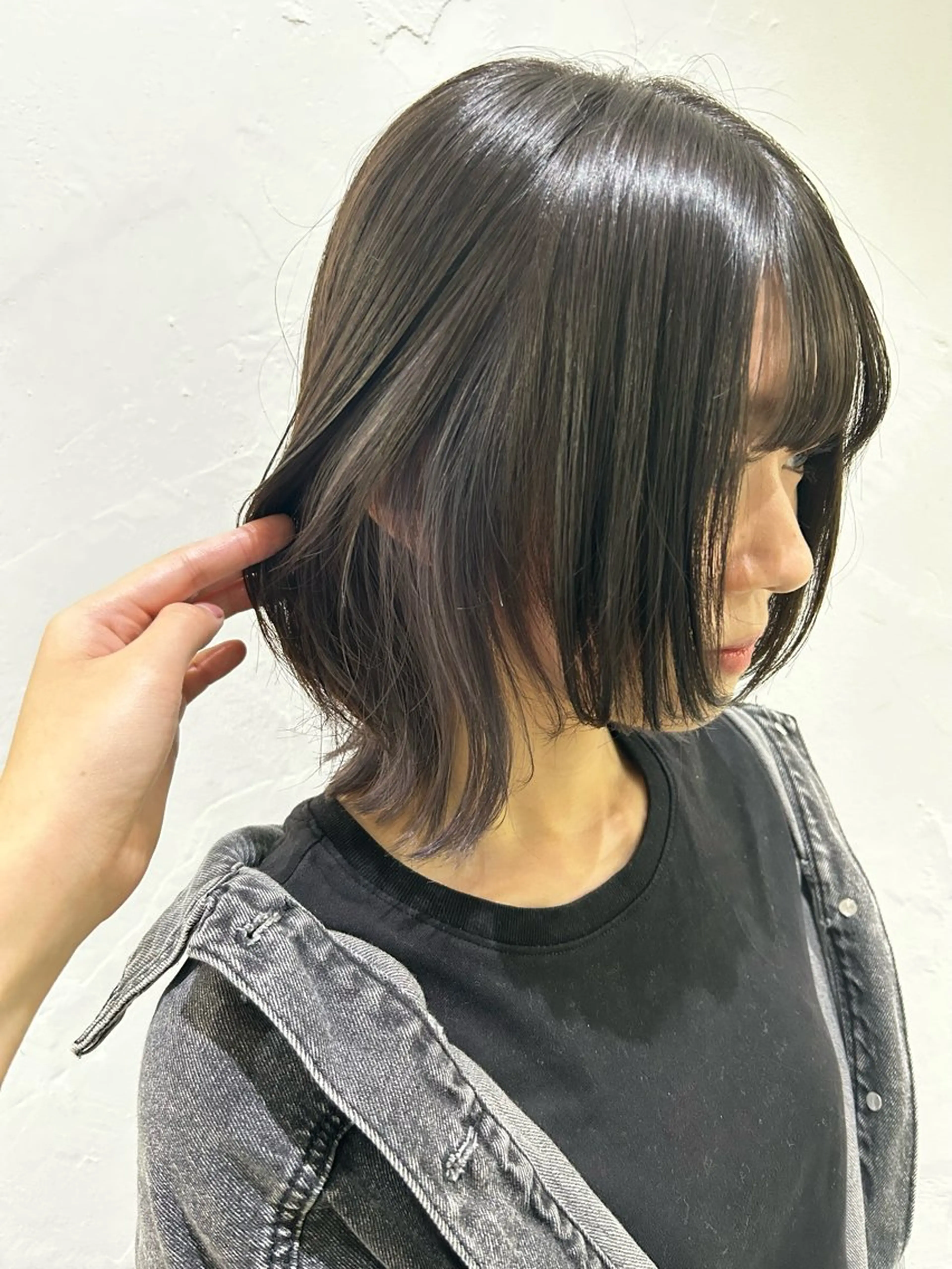 ミディアム カラー ブリーチ インナーカラー シルバー ウルフカット ヘアカラー トリートメント 推しカラー オタク美容師 山本のヘアスタイル