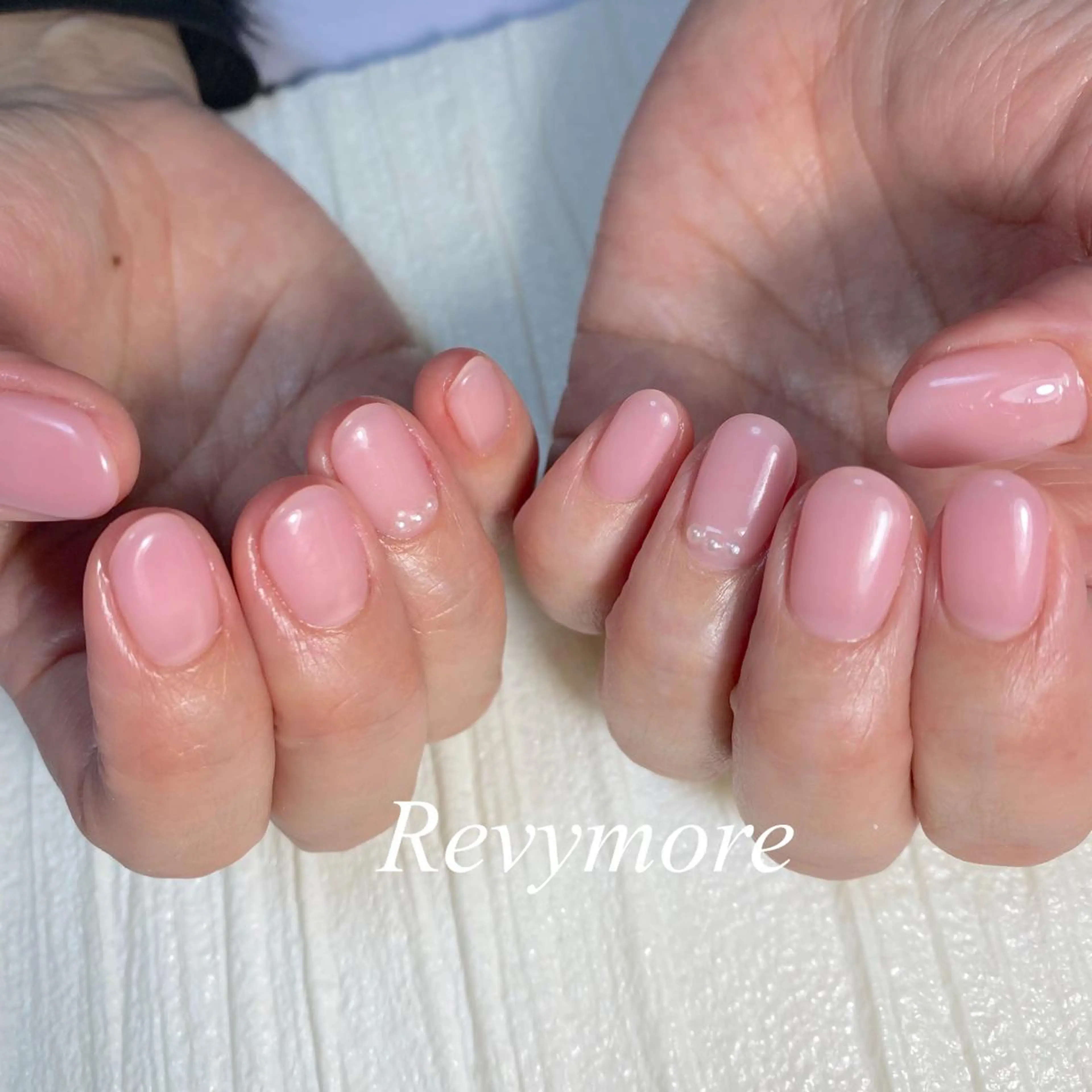 ショート ネイル ジェルネイル ニュアンスネイル オフィスネイル ワンカラーネイル ピンク nail salon Revymoreのネイルデザイン