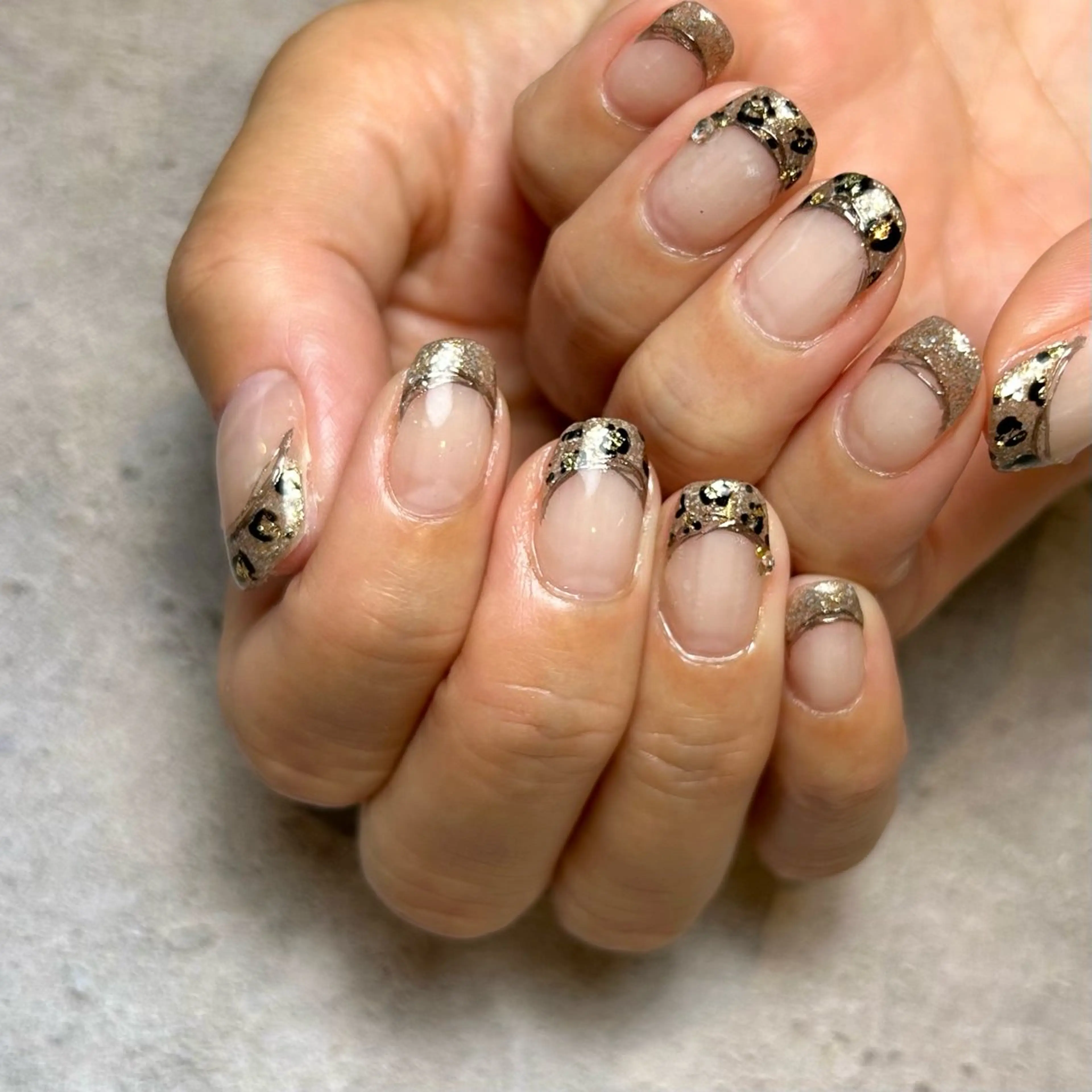 ネイル アニマル柄 フレンチネイル ゴールド ハンドネイル Reflection marikoのネイルデザイン