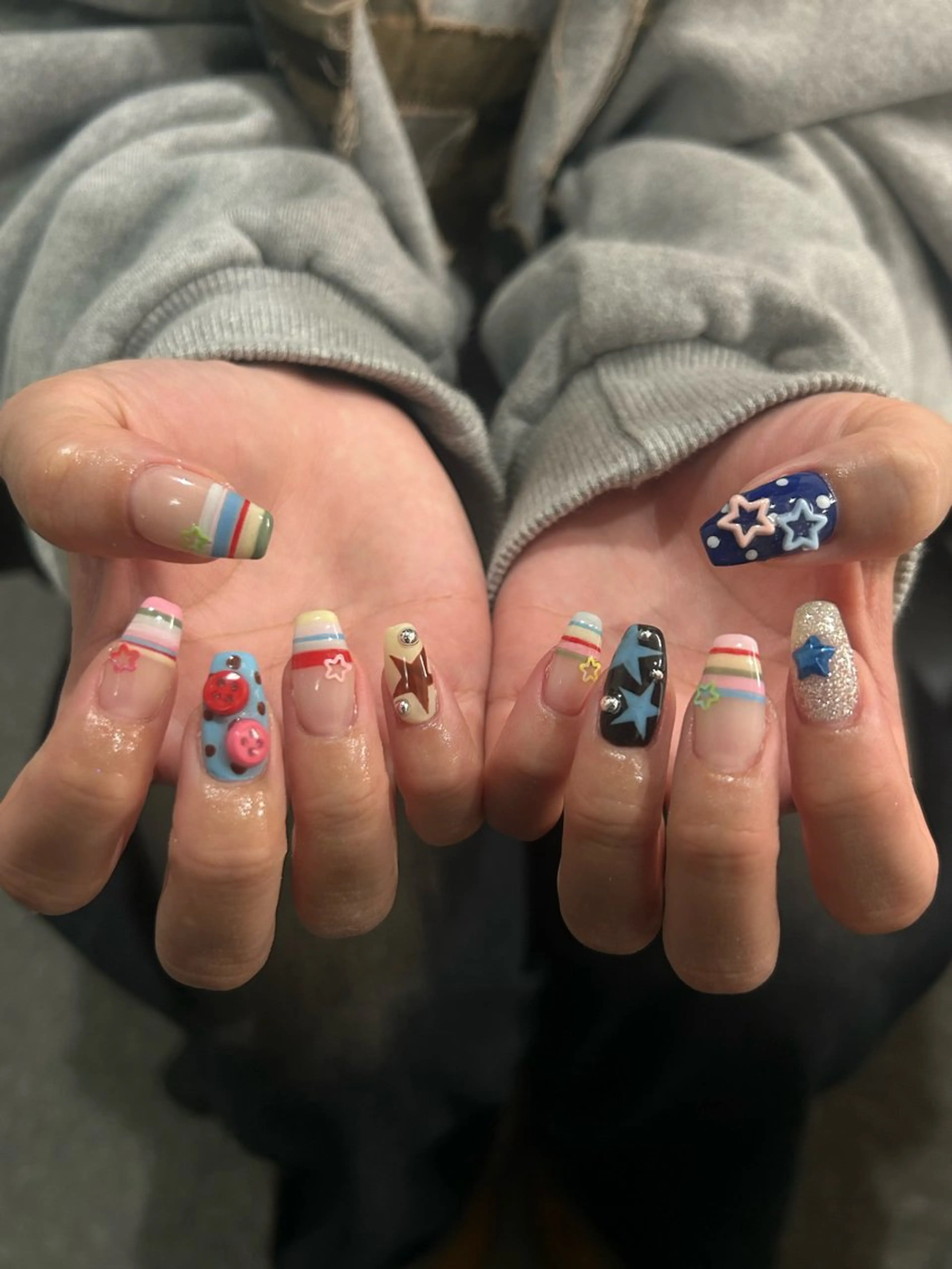 ネイル ボーダー ニュアンスネイル sakae yurinaのネイルデザイン