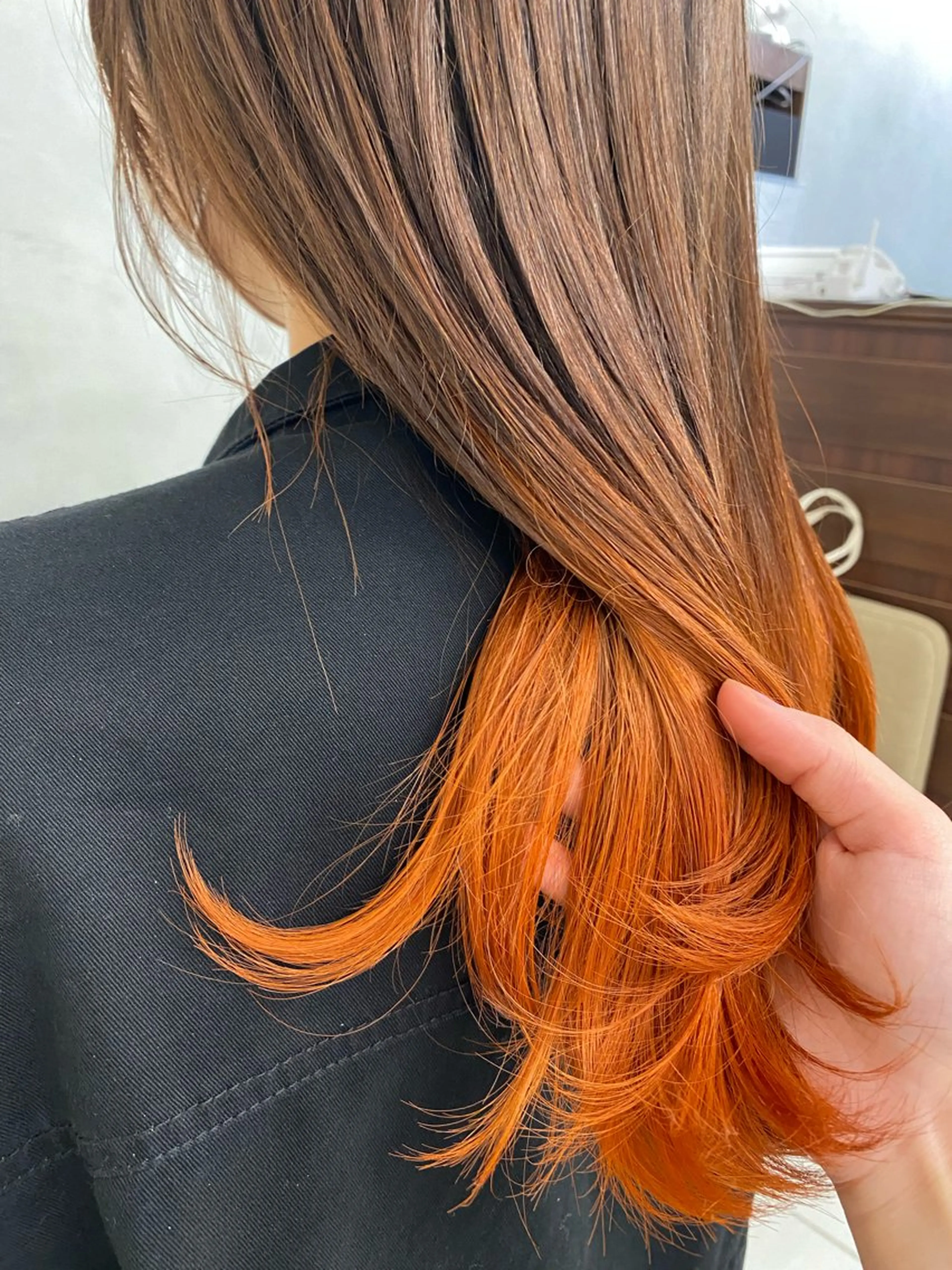 ロング カラー ブリーチ デザインカラー グラデーションカラー オレンジ JESSI / Sopiのヘアスタイル