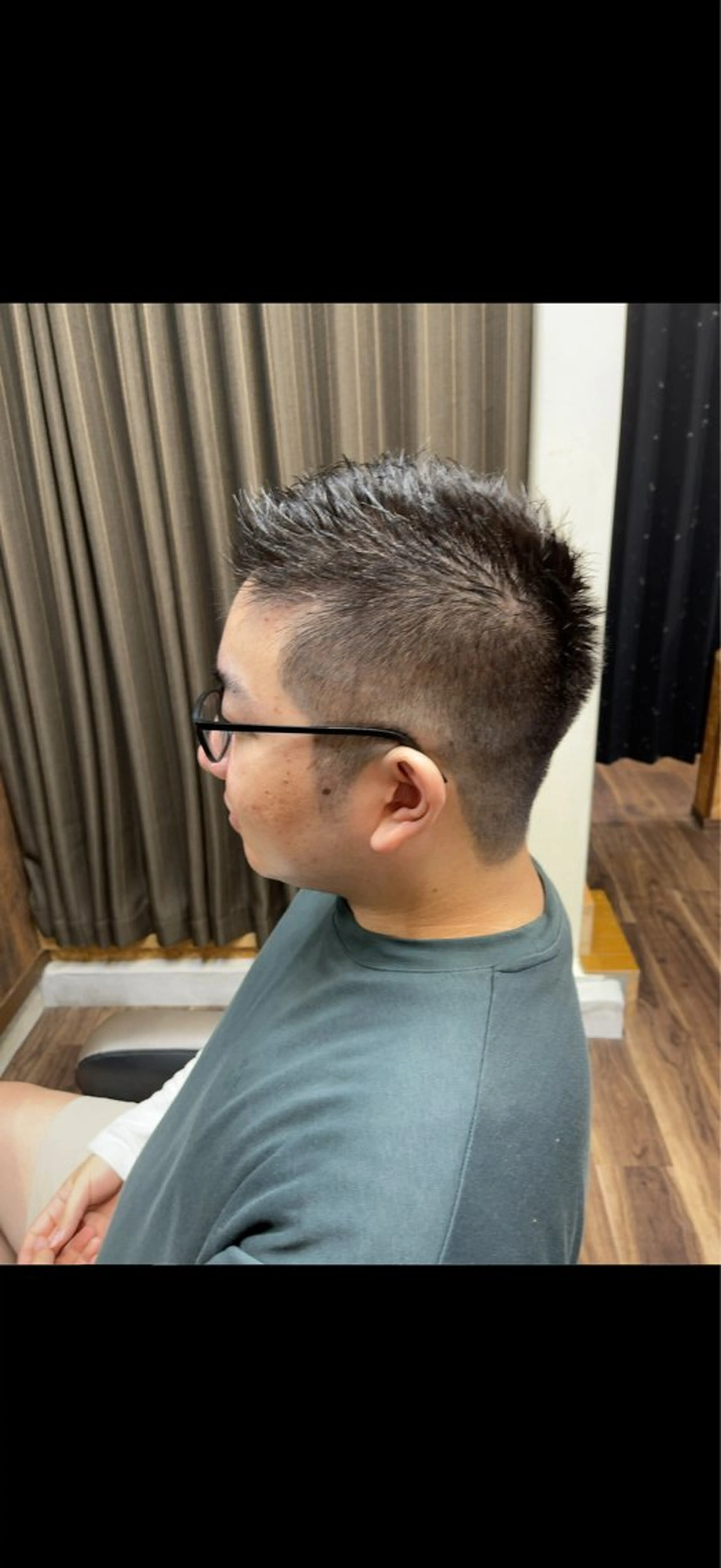 ショート カラー メンズ 刈り上げ カット ヘアカラー 山宮 雅次のヘアスタイル