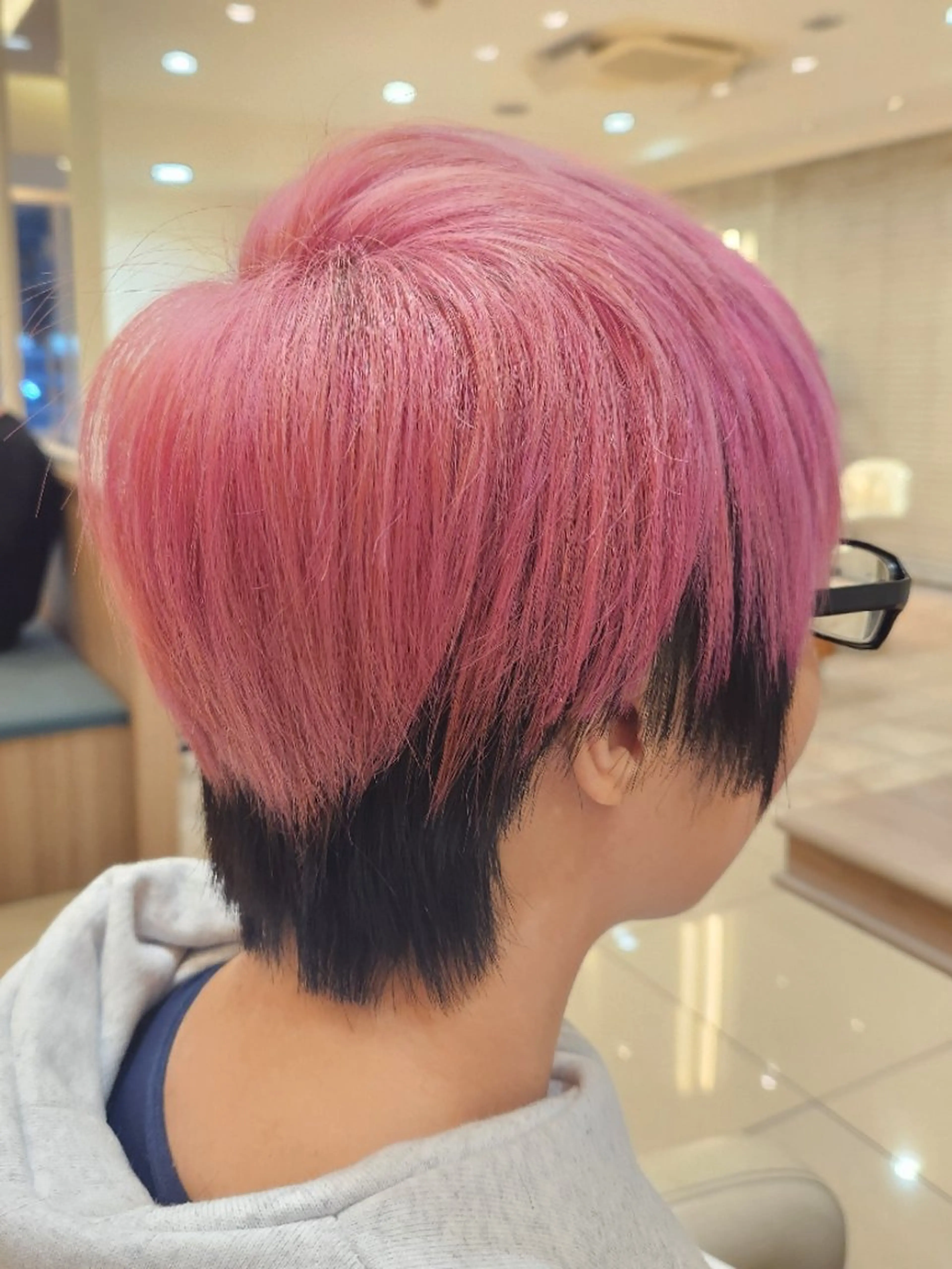 ショート カラー 推しアニメカラー🌈 ツヤ透明感カラー🦄のヘアスタイル