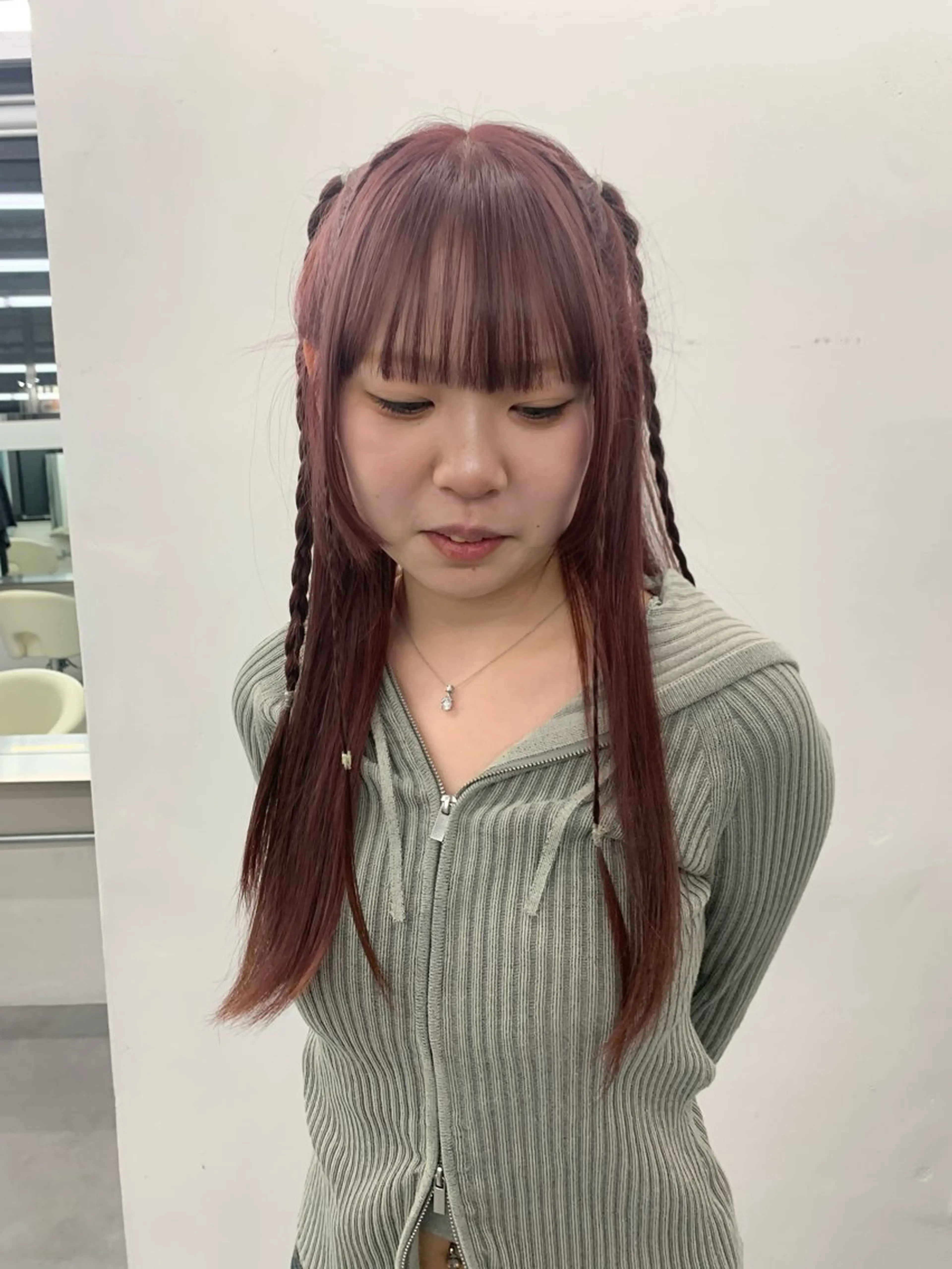 カラー ヘアアレンジ ベージュカラー ピンクカラー ピンクベージュ ハイトーン /愛子のヘアスタイル