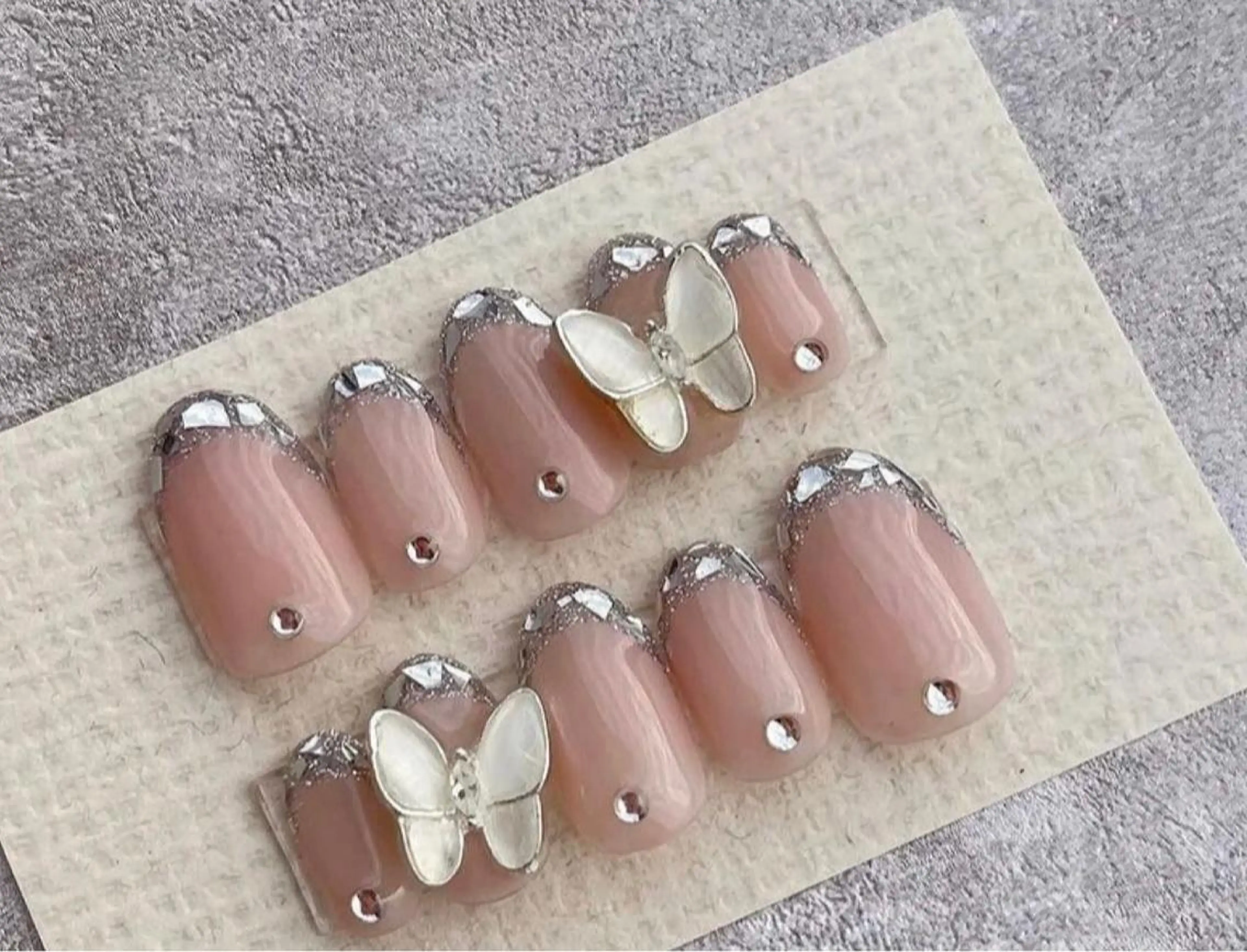 ネイル ハンドネイル Queens ciciのネイルデザイン