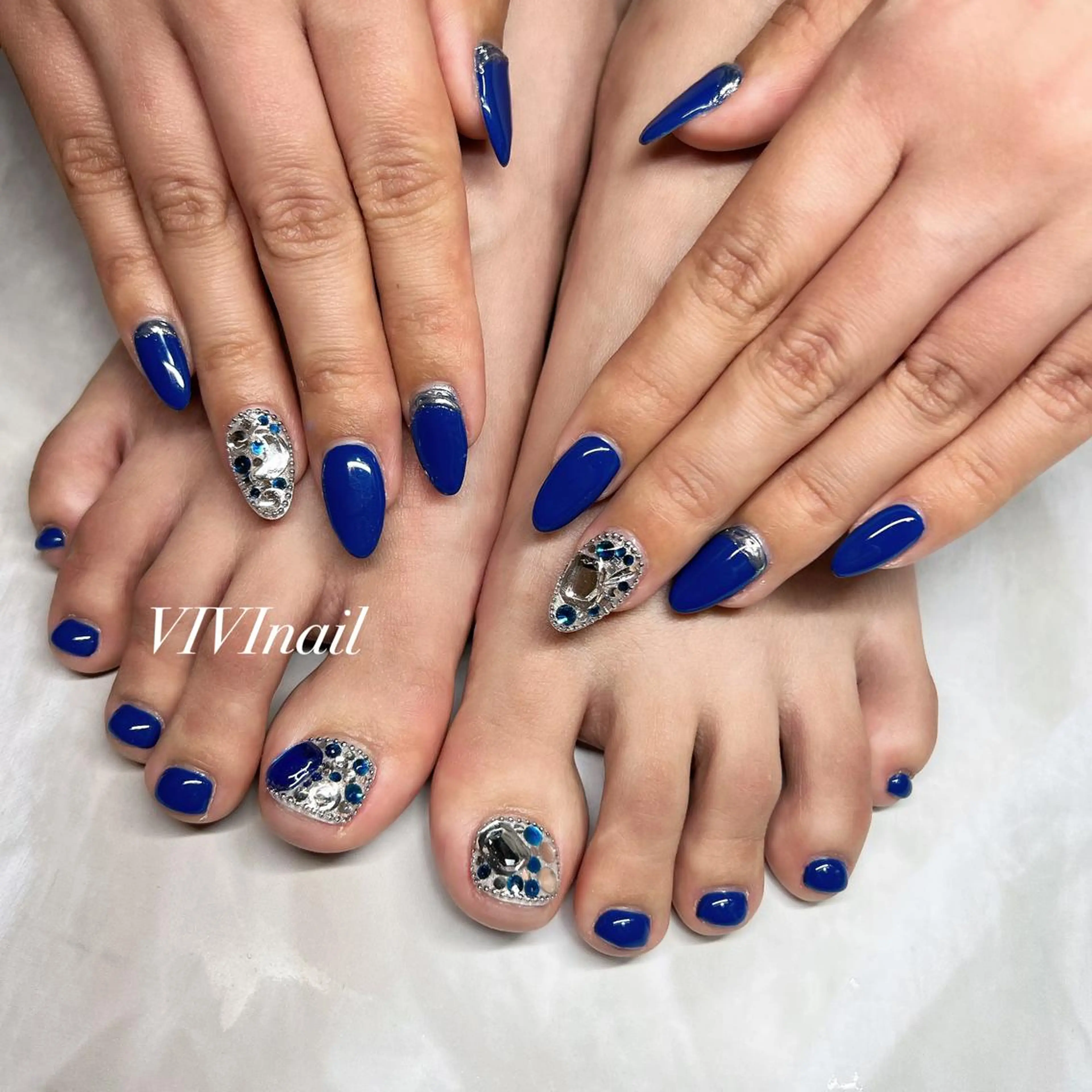 ネイル フットネイル ネイビー ハンドネイル vivi nailのネイルデザイン