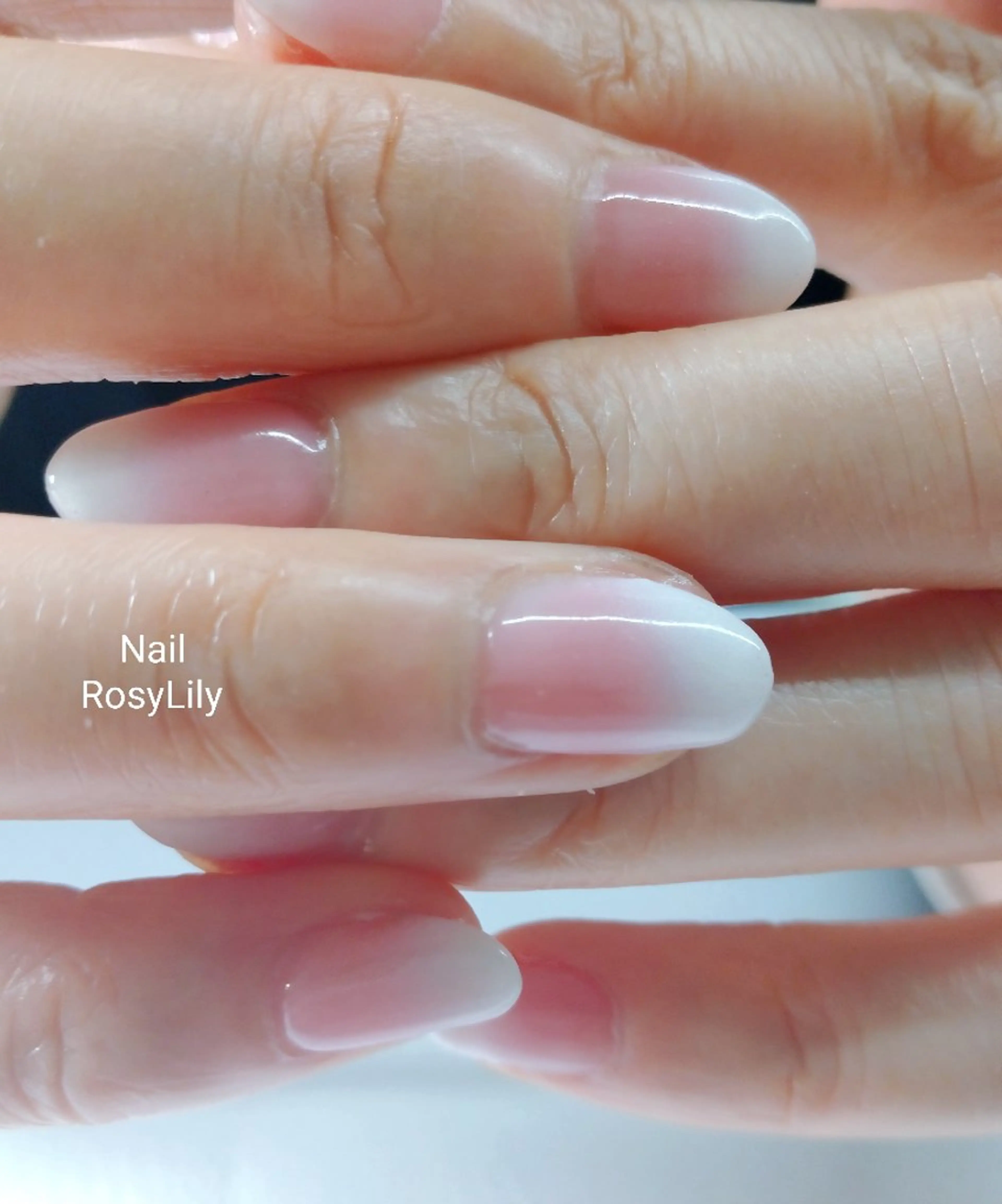 ネイル グラデーション ピンク ハンドネイル ハンドケア プライベートサロン RosyLily所属・プライベートサロン Rosy Lilyのネイルデザイン