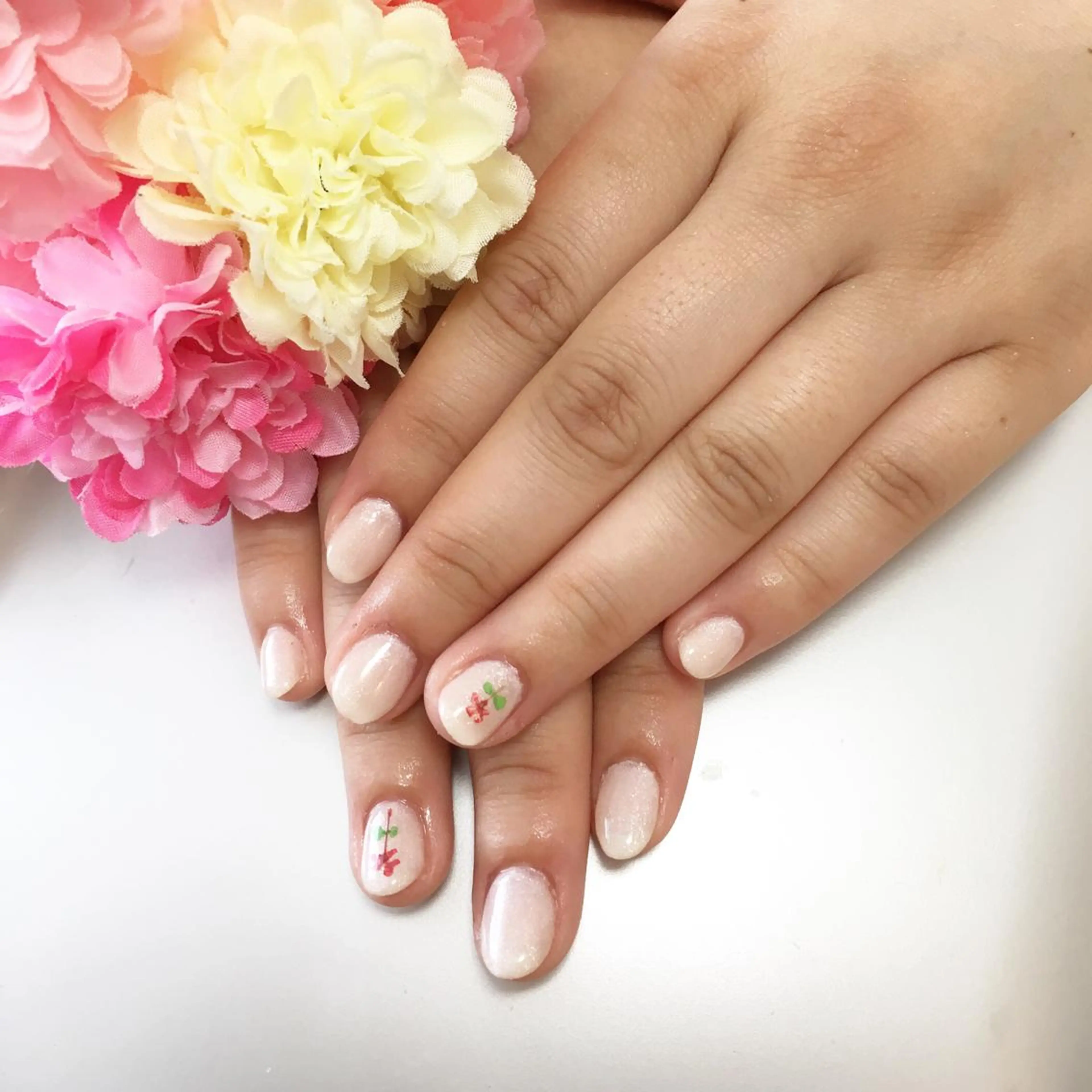 ネイル フラワーネイル ジェルネイル ワンカラーネイル シンプルネイル Petit Fleur所属・青柳 亜梨奈のマツエク・マツパデザイン