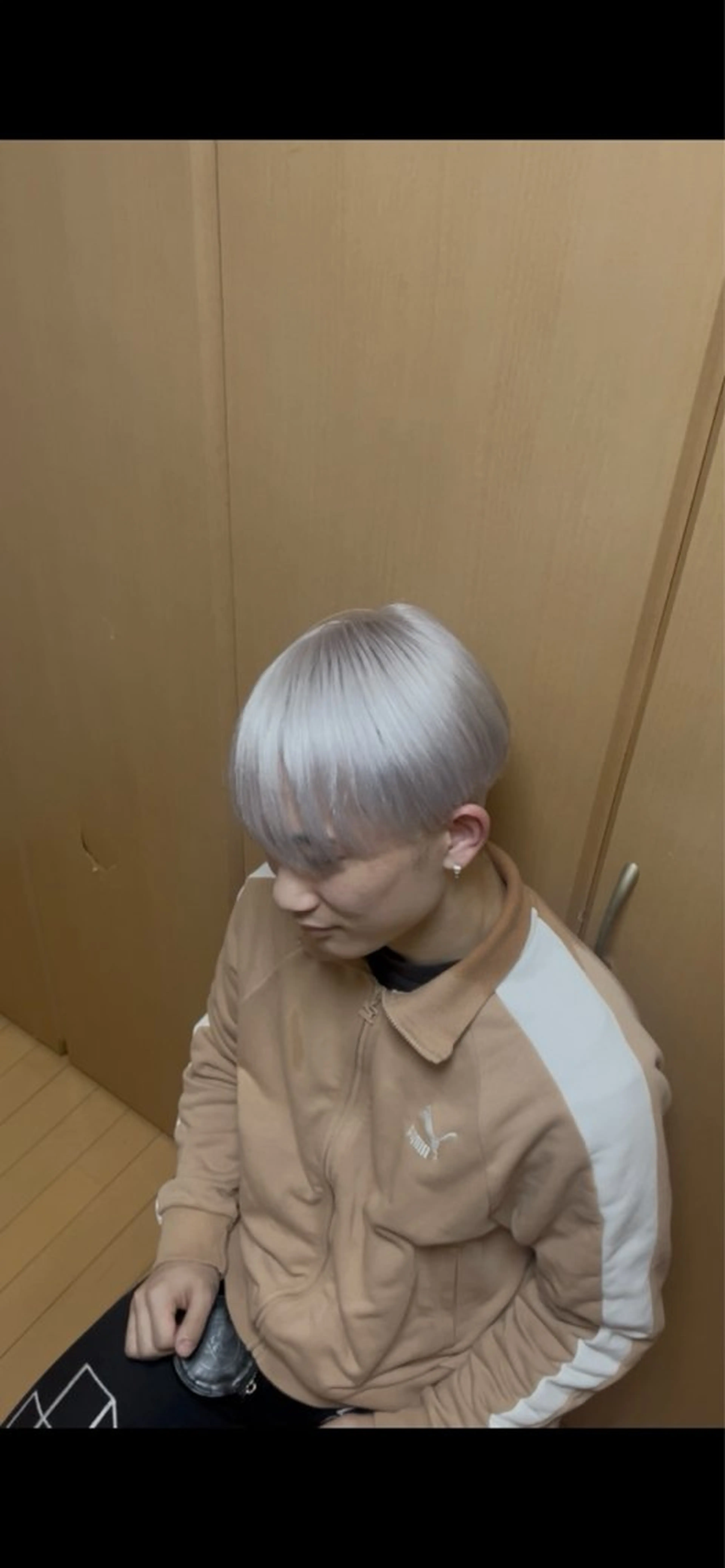 カラー ブリーチ ケアブリーチ ハイトーンカラー 春島 翼のヘアスタイル