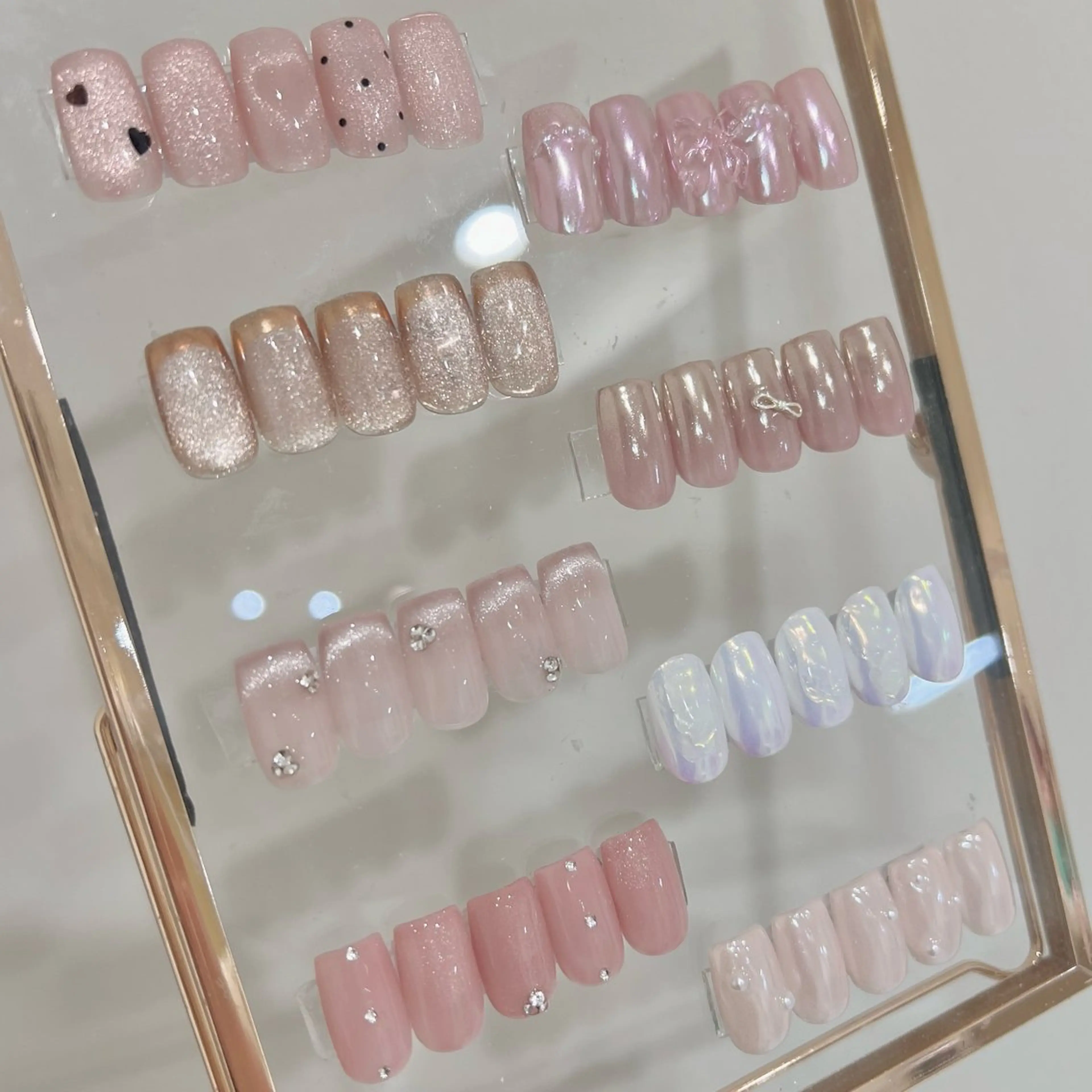 ネイル オーロラネイル マグネットネイル ミラーネイル 🎀チーク/ちゅるん 🫧chisa🎀のネイルデザイン