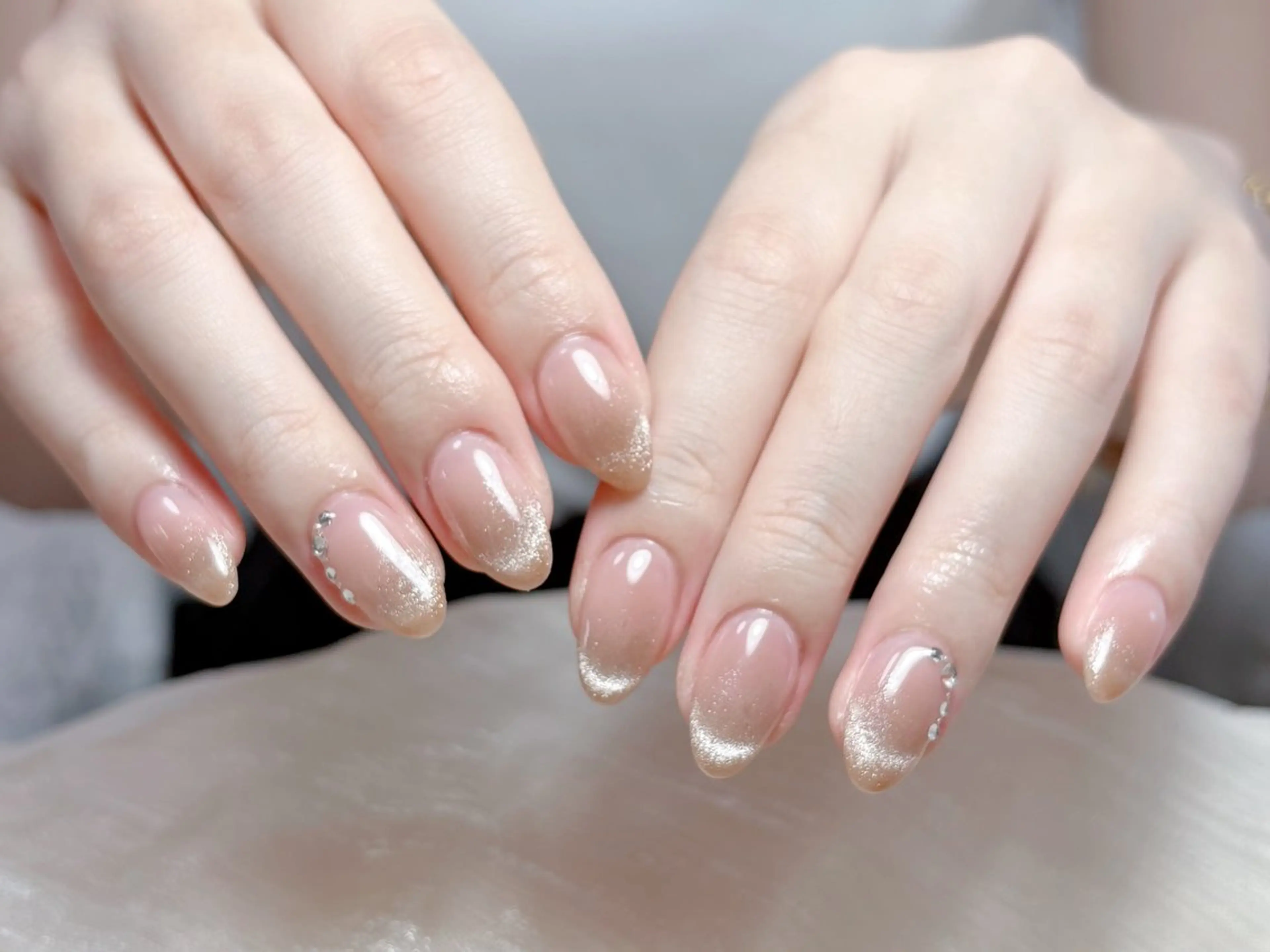 ネイル オーロラネイル チークネイル フレンチネイル ジェルネイル ガラスフレンチ ハンドネイル Nail Jolieのネイルデザイン