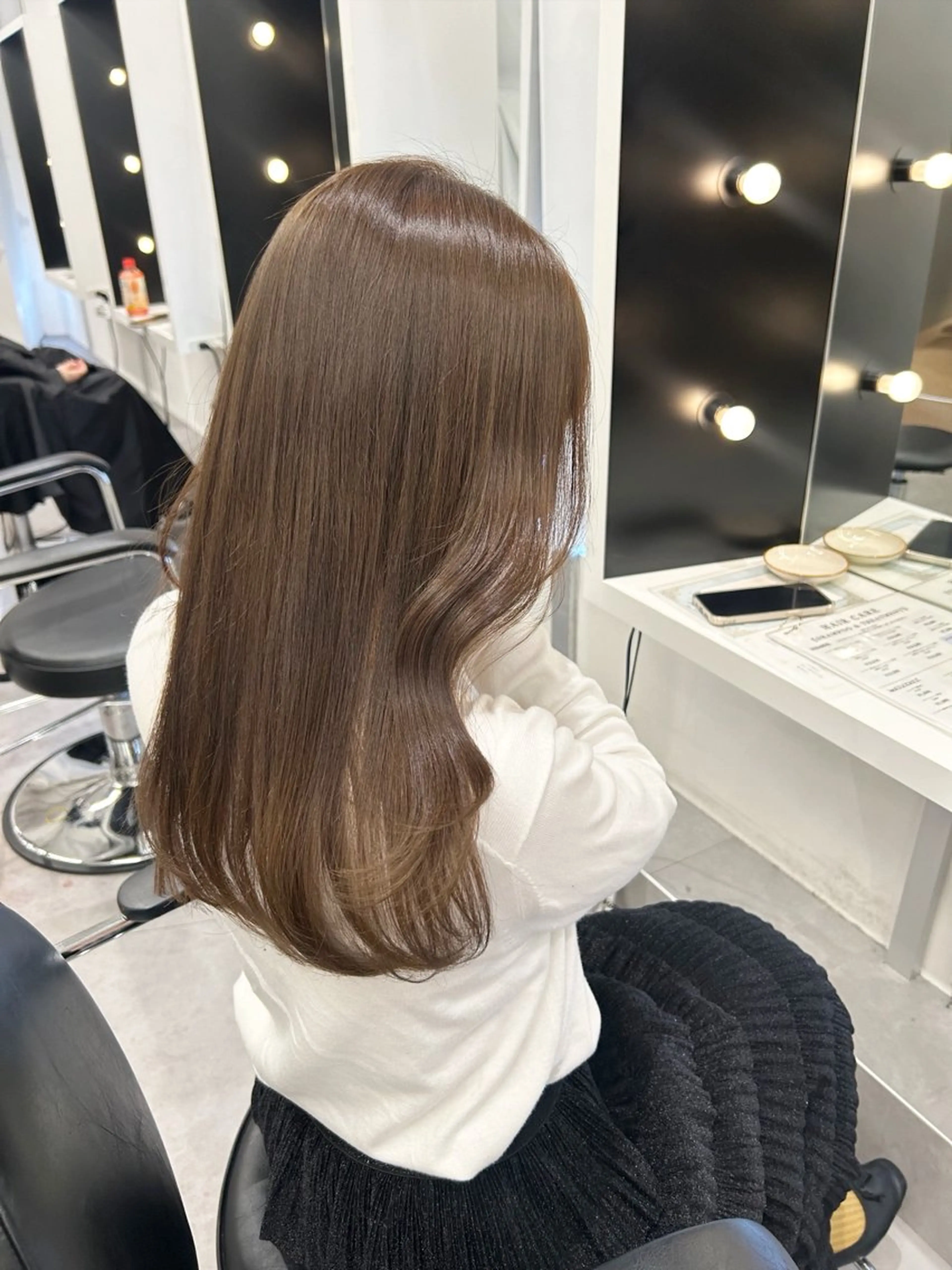 セミロング ブリーチなし/暖色/ 艶髪/ユリヤのヘアスタイル