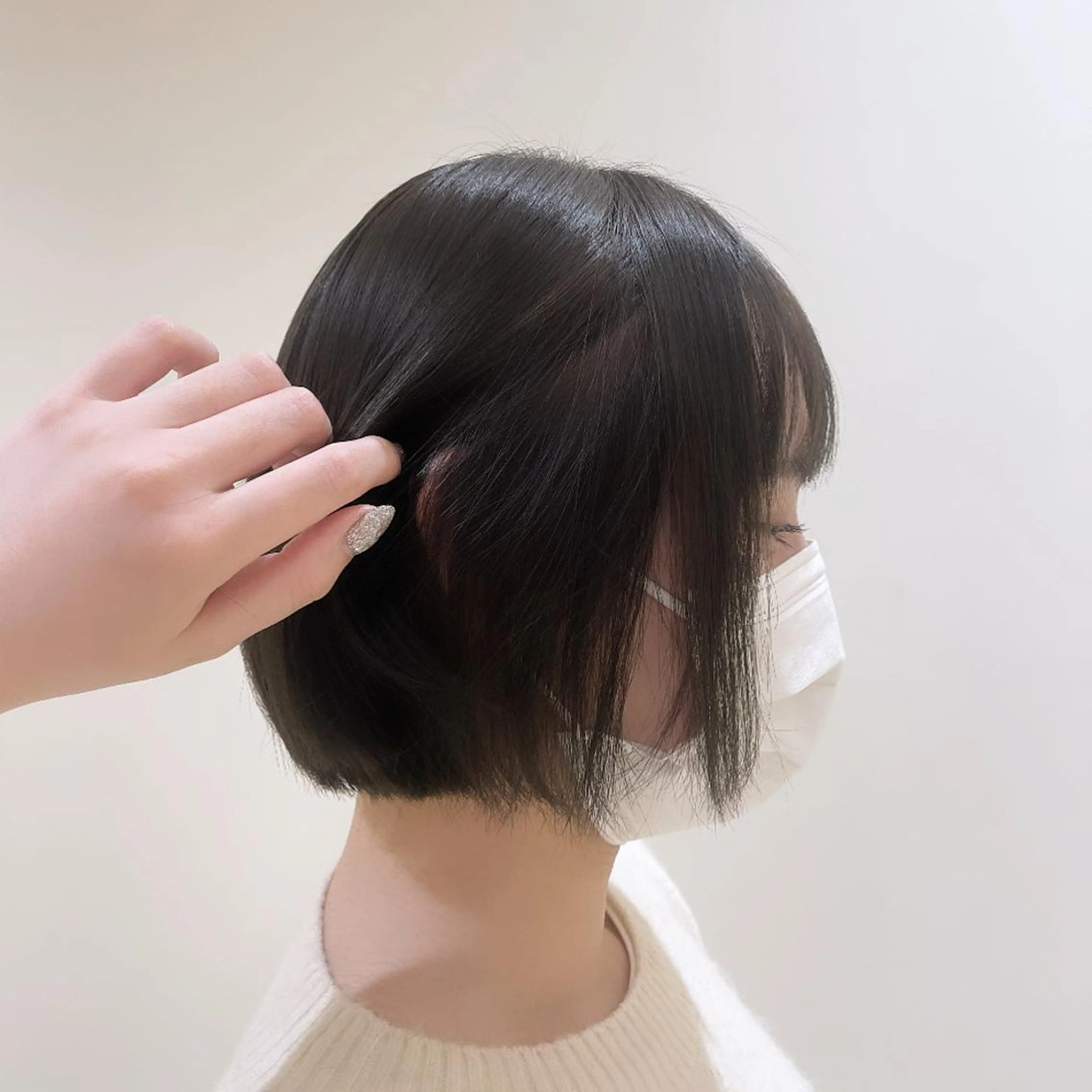 ショート カラー グレージュ オリーブグレージュ オリーブグレー ボブ 丸山 愛唯のヘアスタイル