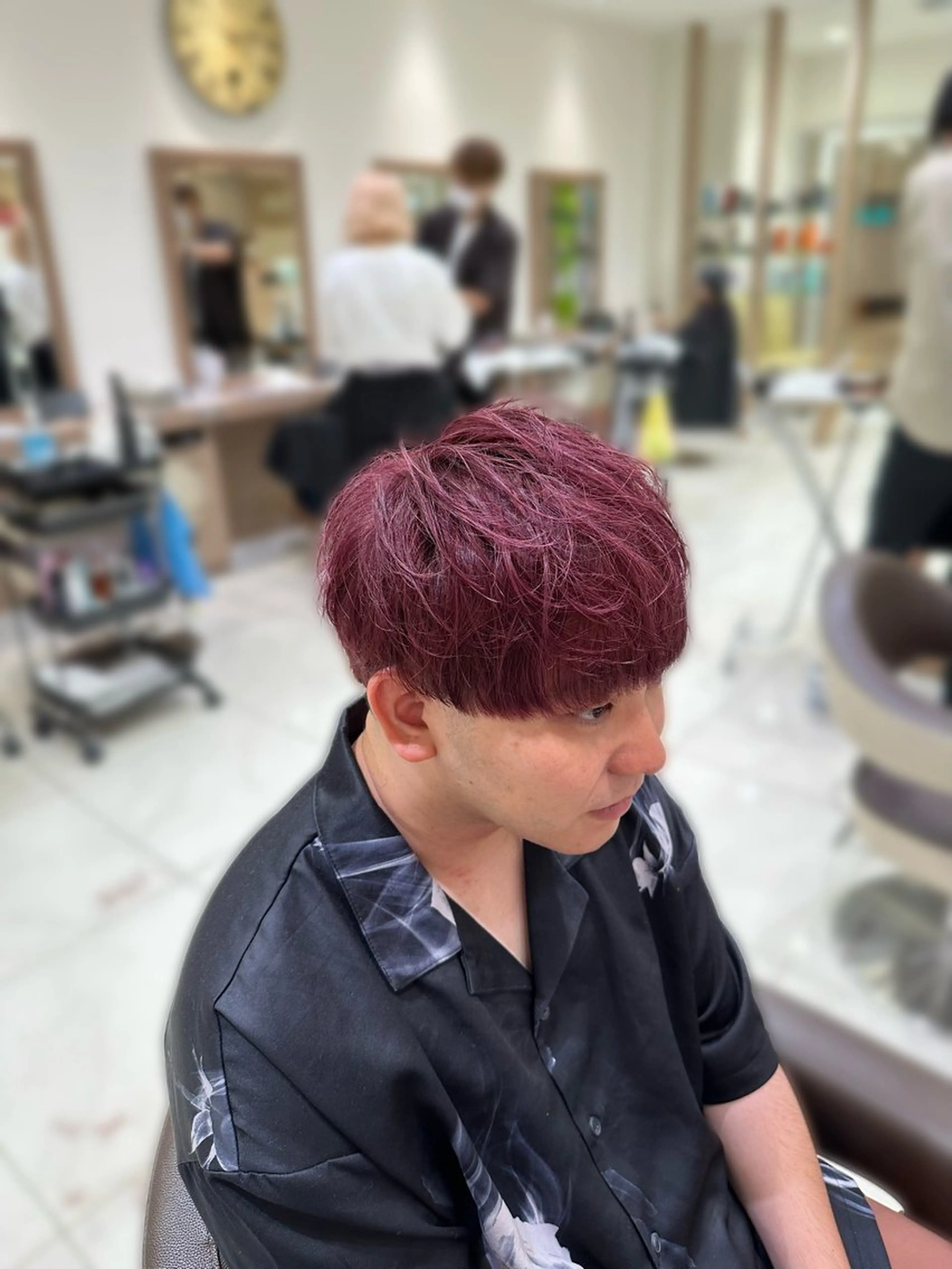 ショート カラー メンズ マッシュ ピンクカラー バイオレットカラー カット ヘアカラー 渡邉 理央のヘアスタイル