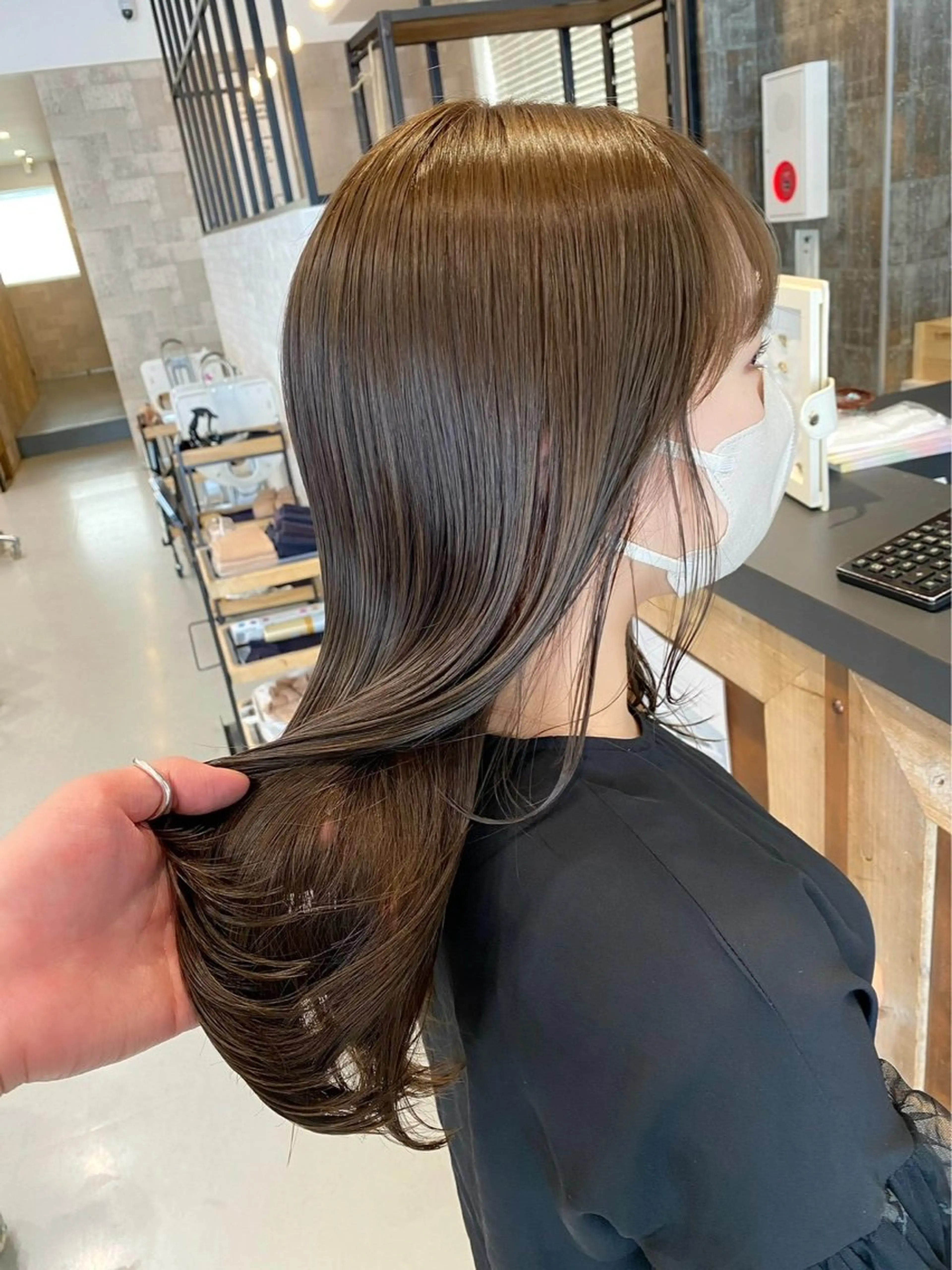 セミロング カラー ベージュカラー オリーブベージュ The C 海老名 SHUREIのヘアスタイル