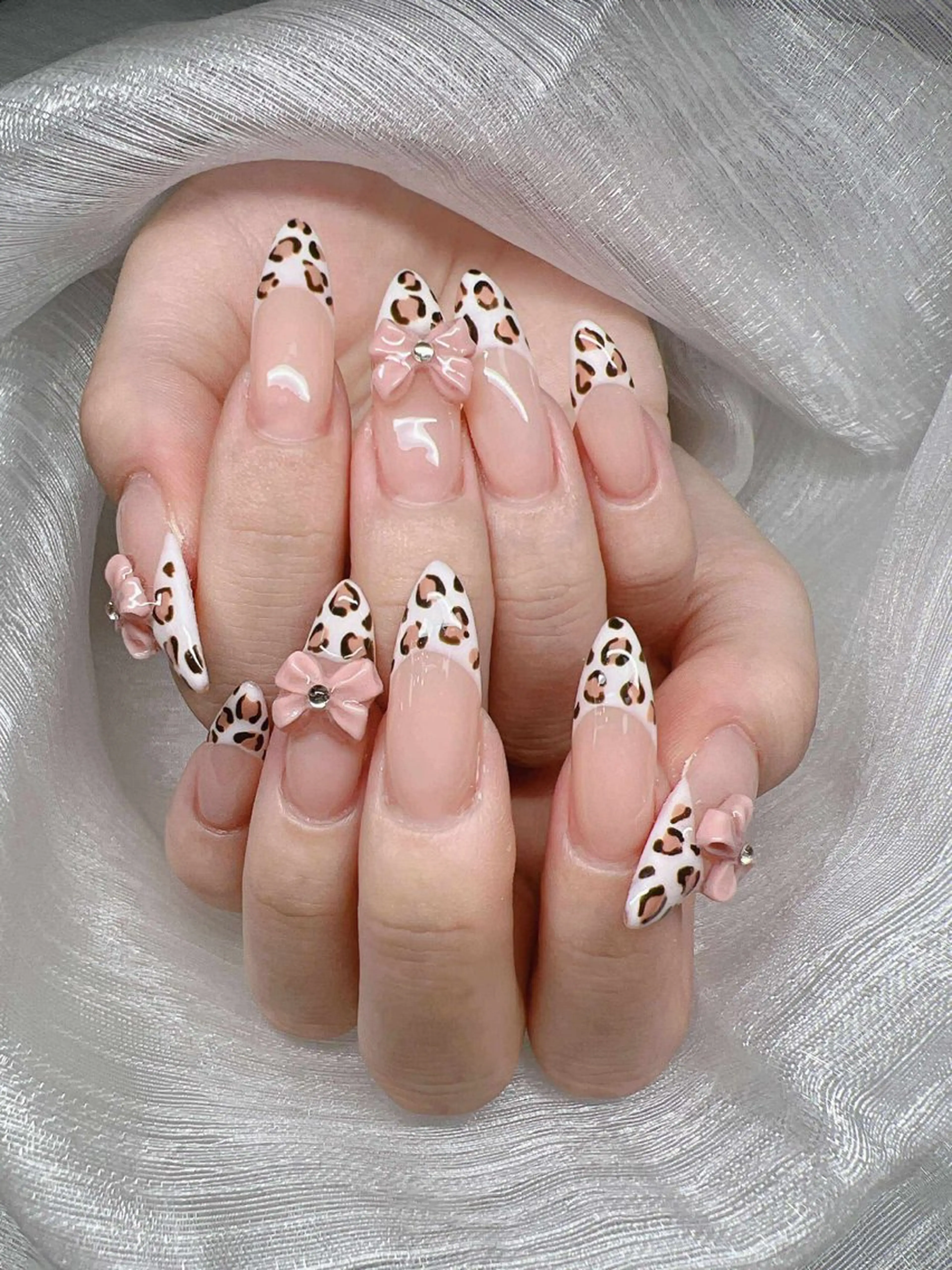 ネイル 長さ出し グラデーション 卒業式 キラキラネイル マグネットネイル ハンドネイル Lee Nailsのネイルデザイン