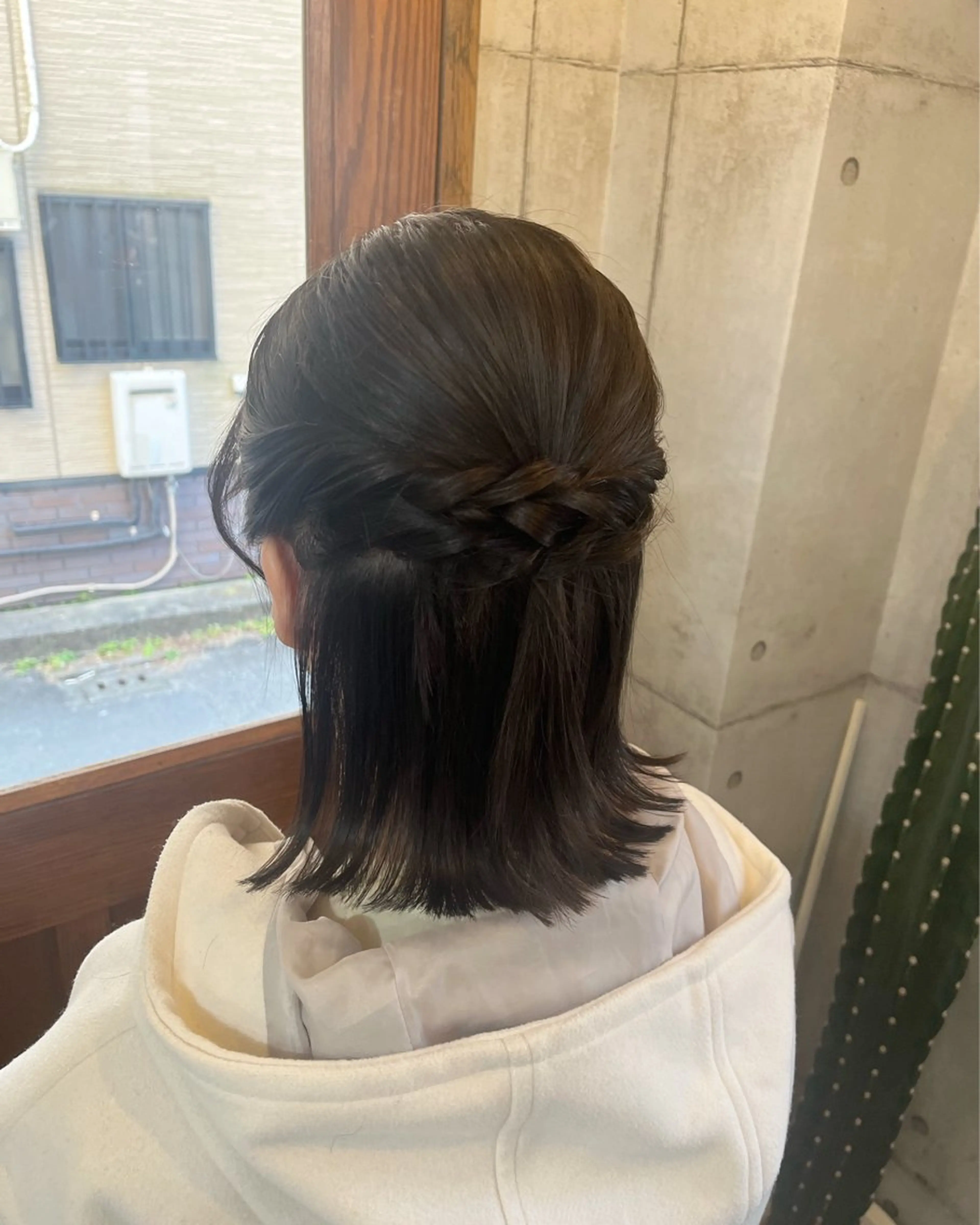 ミディアム ヘアアレンジ 外ハネヘア ヘアセット 石井 綺乃のヘアスタイル