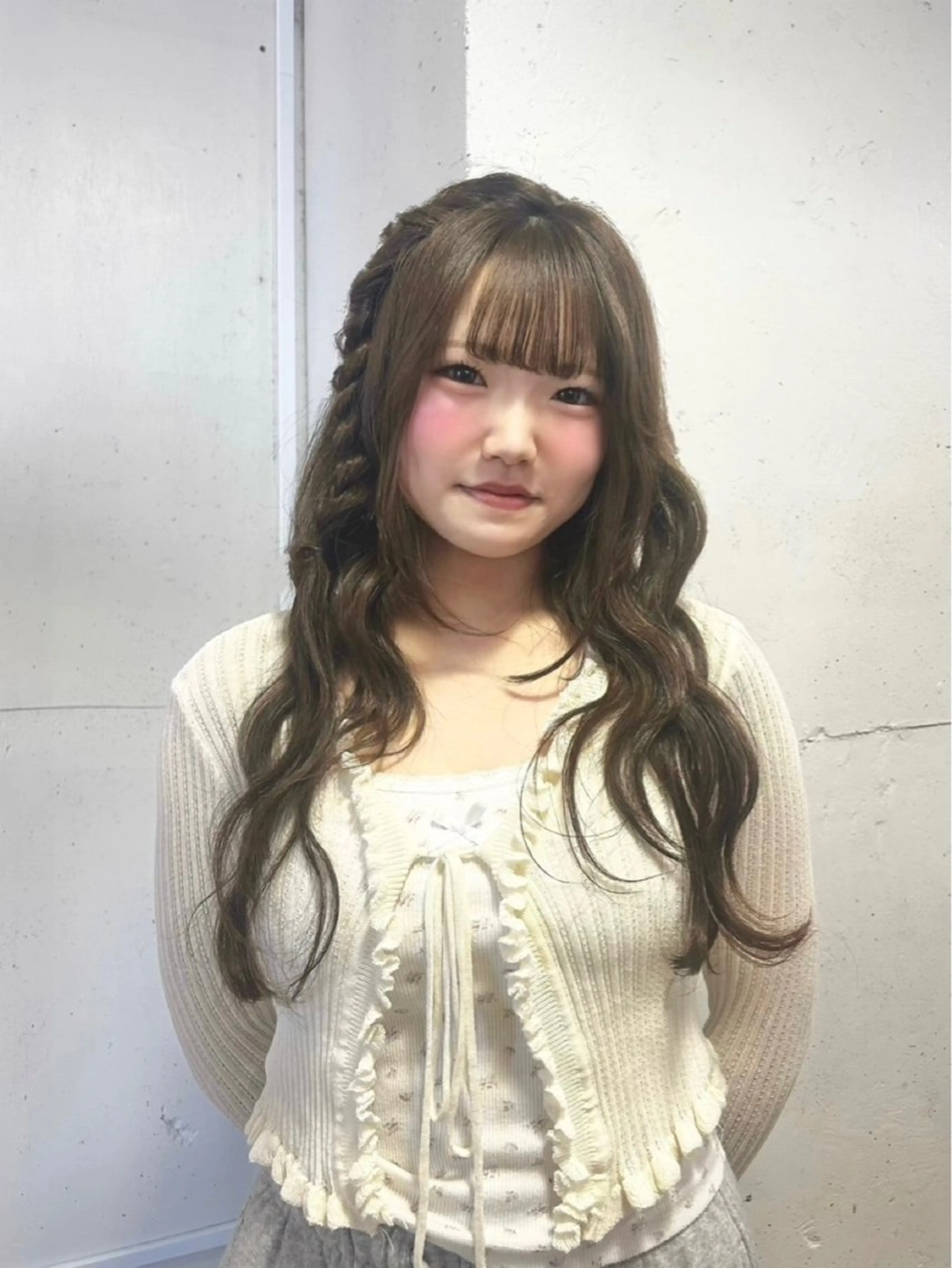 ロング カラー ヘアアレンジ eMu_ rimiのヘアスタイル