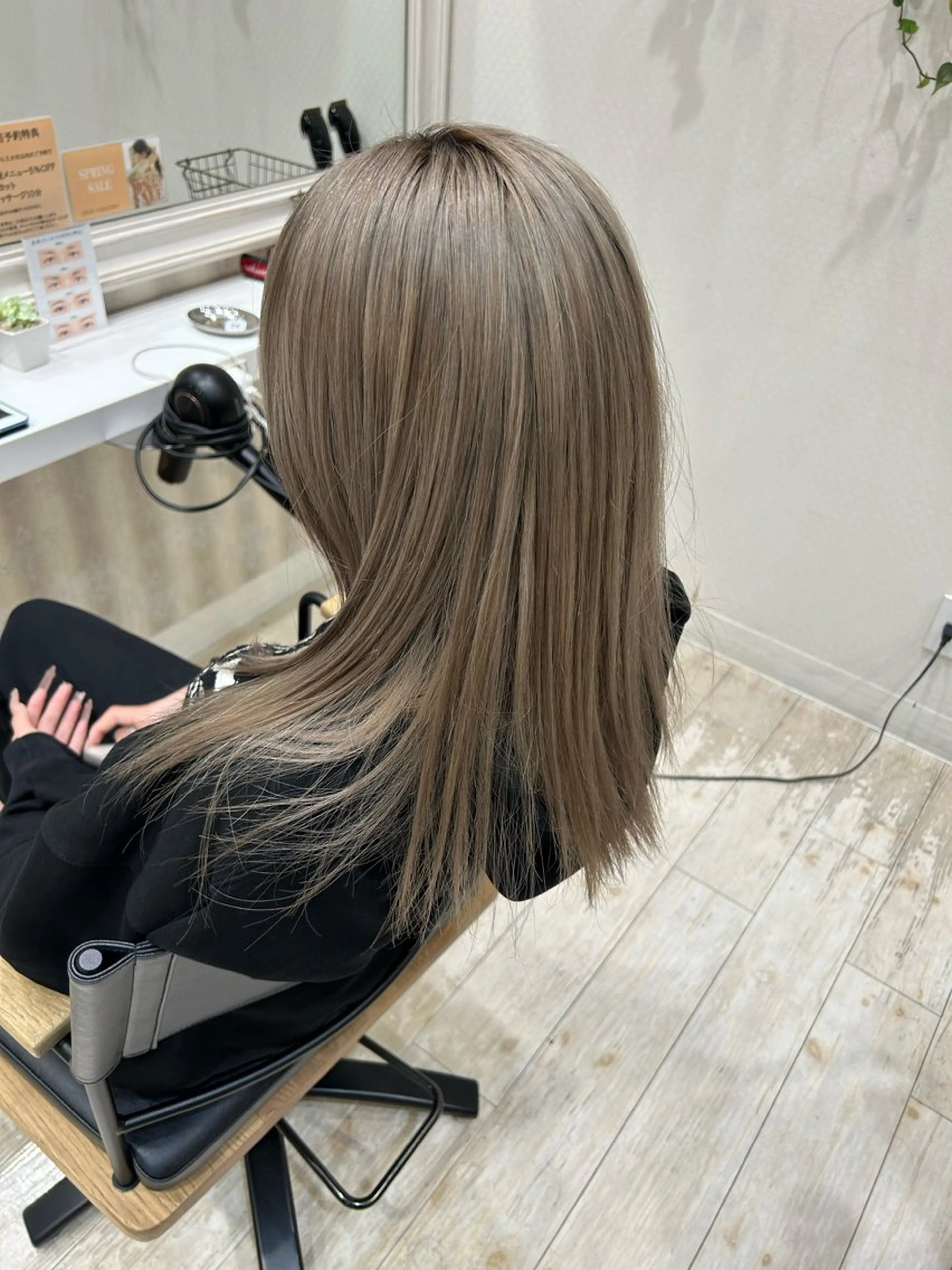 セミロング ヘアカラー ZELEイオンタウン名西所属・池田 翔元のヘアスタイル