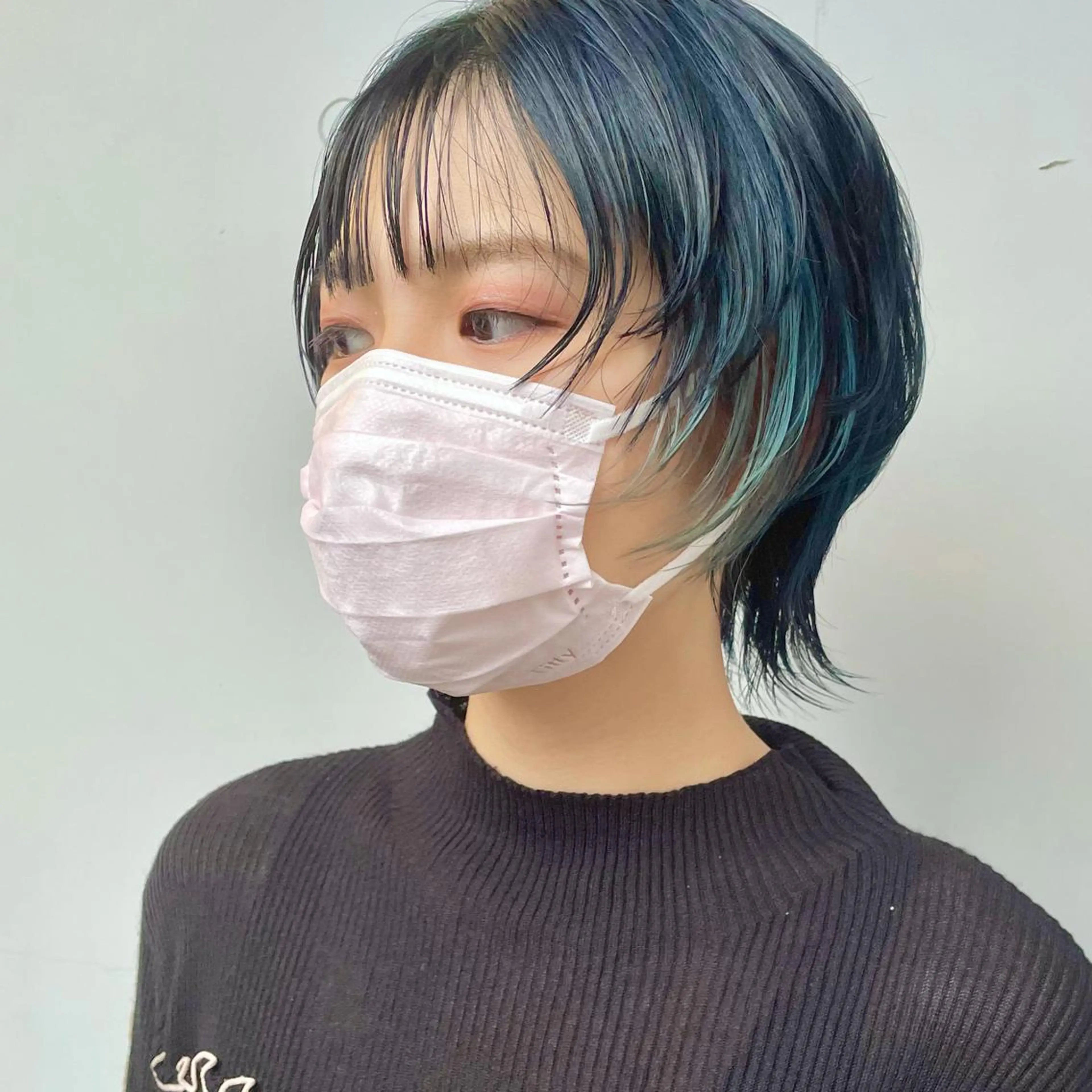 ショート カラー アディクシーカラー アッシュ ブリーチ ブルーカラー ケアブリーチ カット ヘアカラー トリートメント もにか🌞原宿/渋谷 🌝ブリーチカラーのヘアスタイル