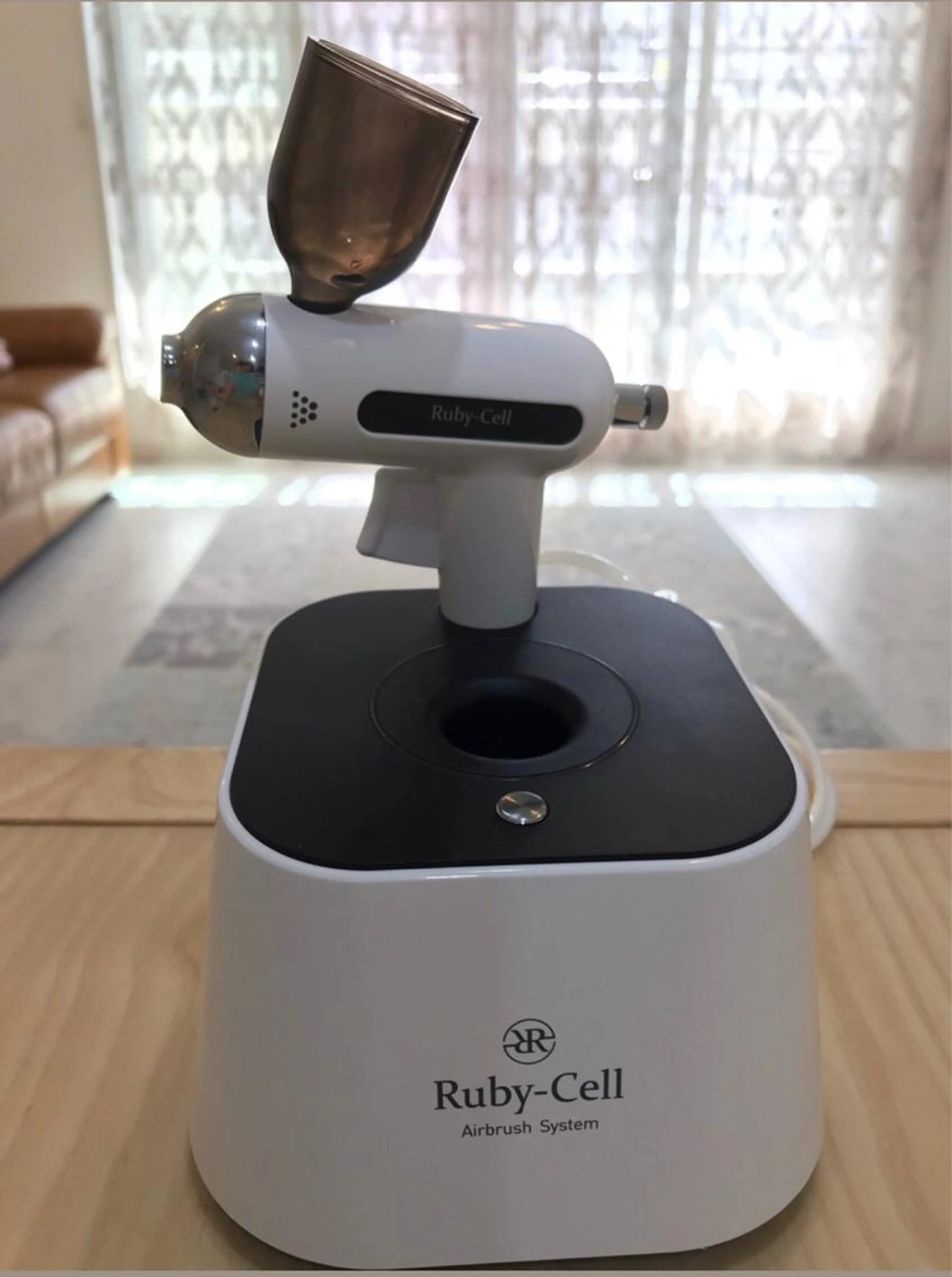 ヒト幹細胞使用エアガンでのお顔のリンパマッサージの写真