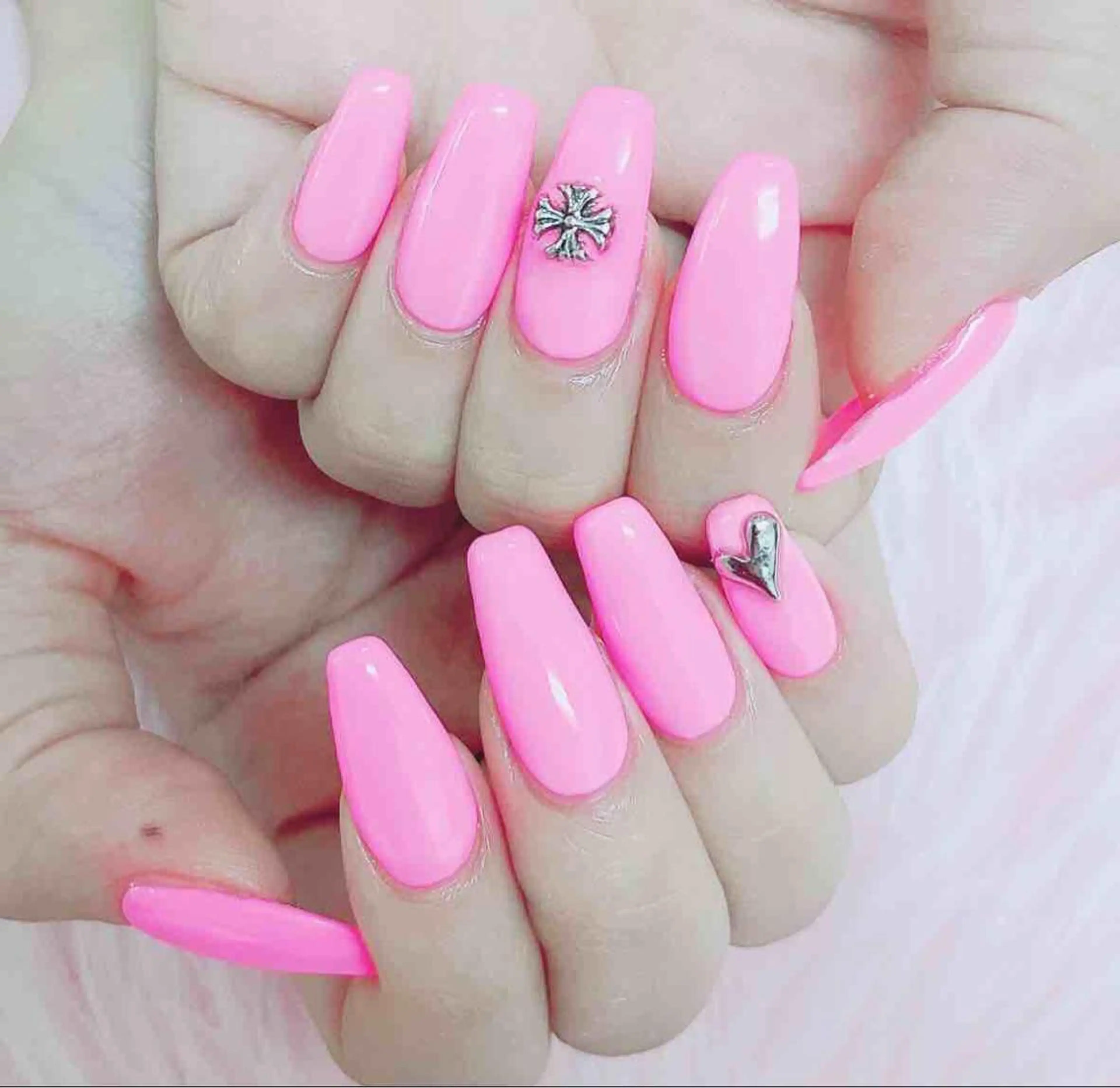 ネイル ハンドネイル MoonNail ユリ🌸のネイルデザイン