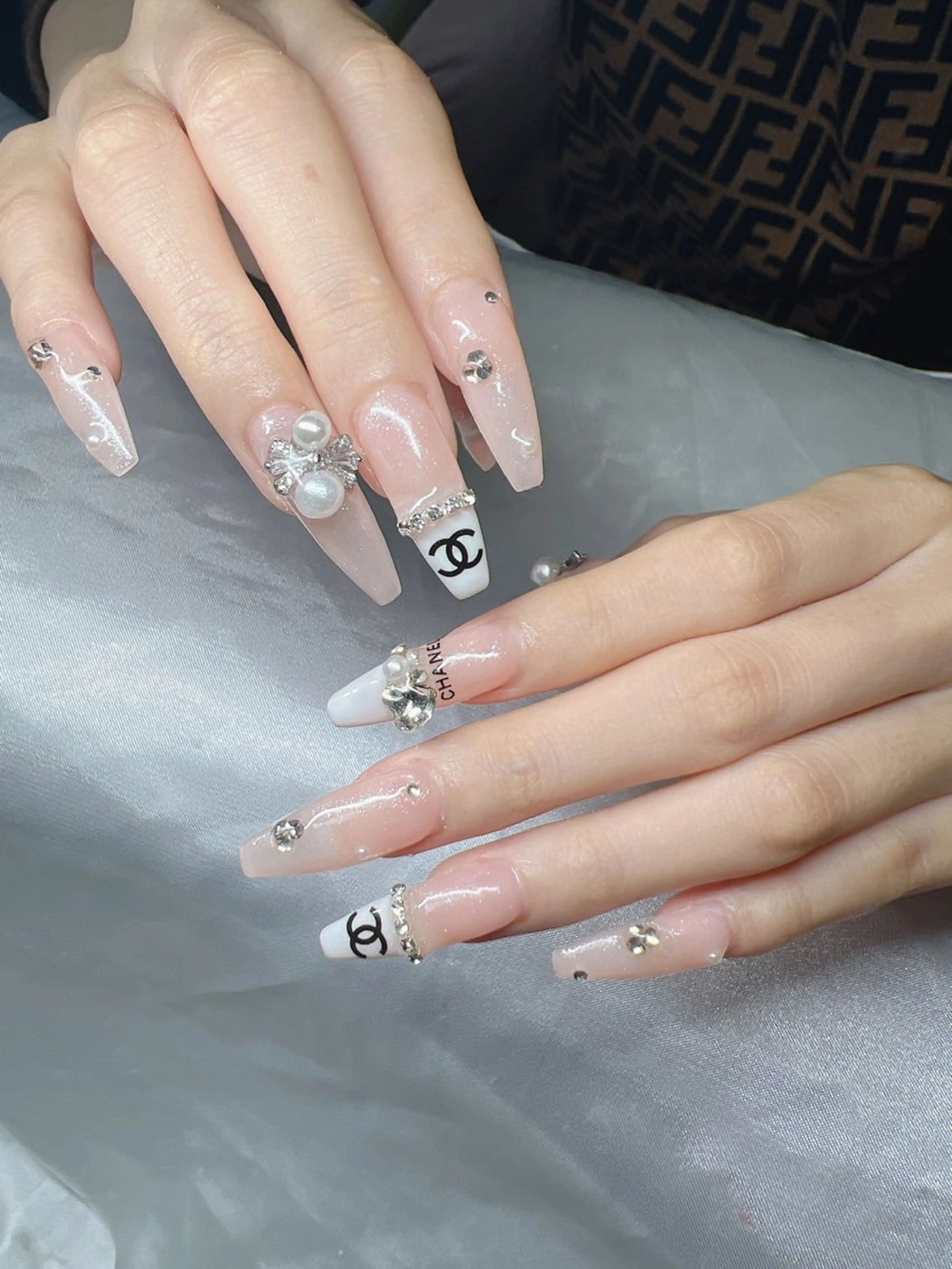 ネイル 長さ出し グラデーション 卒業式 キラキラネイル マグネットネイル ハンドネイル Lee Nailsのネイルデザイン