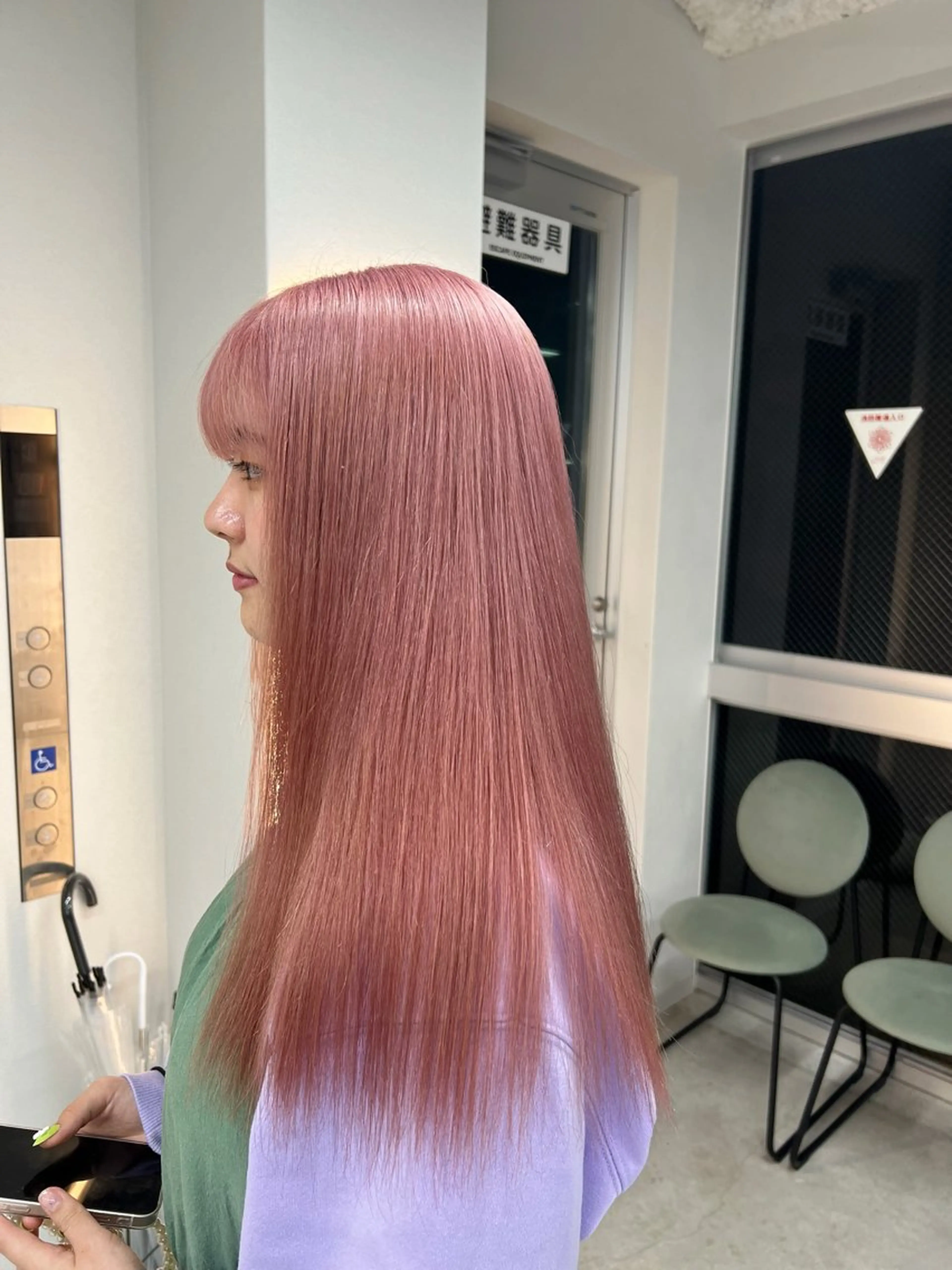 ロング ヘアカラー maya レイヤーカットのヘアスタイル