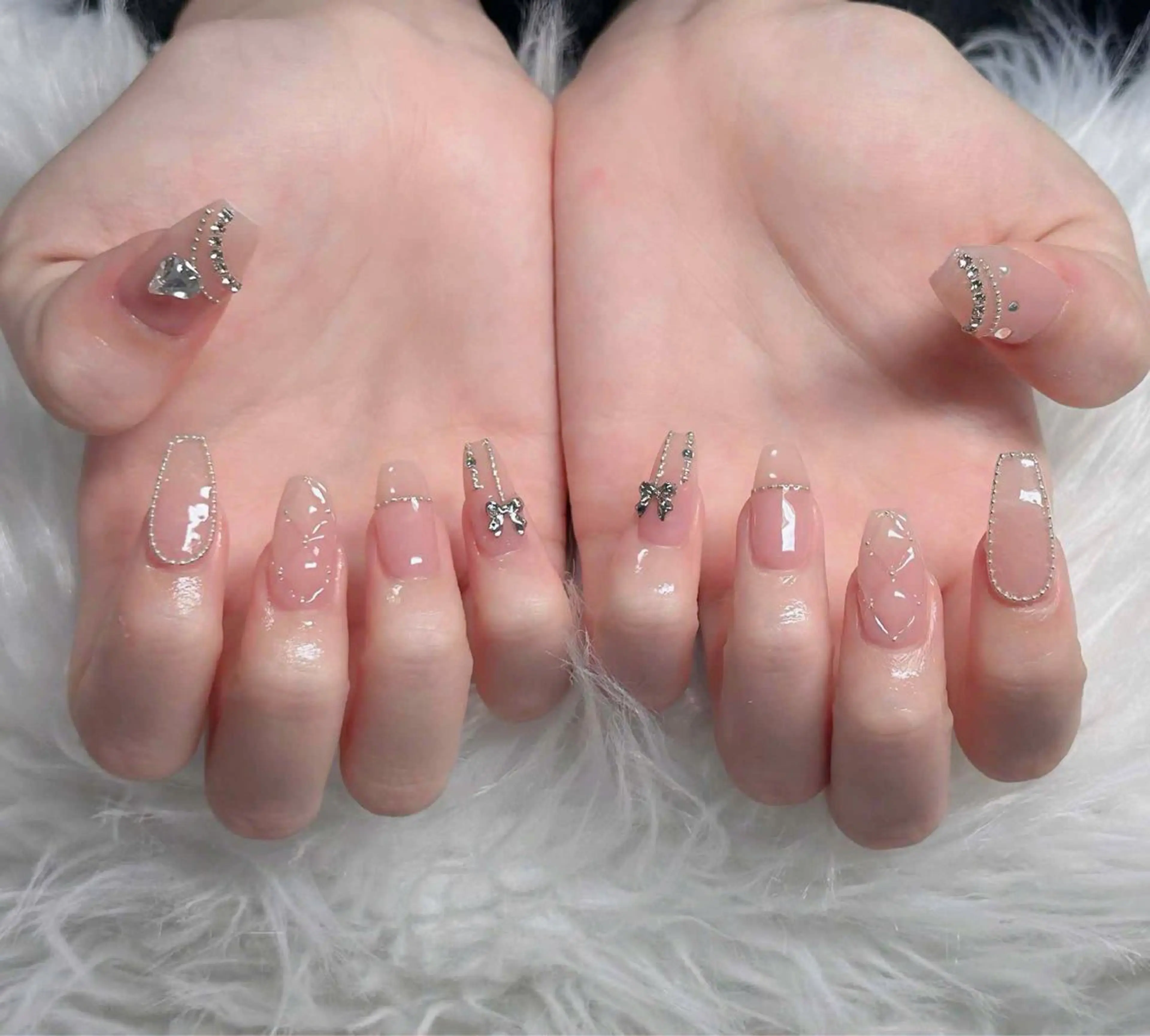 ネイル オーロラネイル フレンチネイル ジェルネイル ハロウィン キラキラネイル H.baby Nail Salonのネイルデザイン
