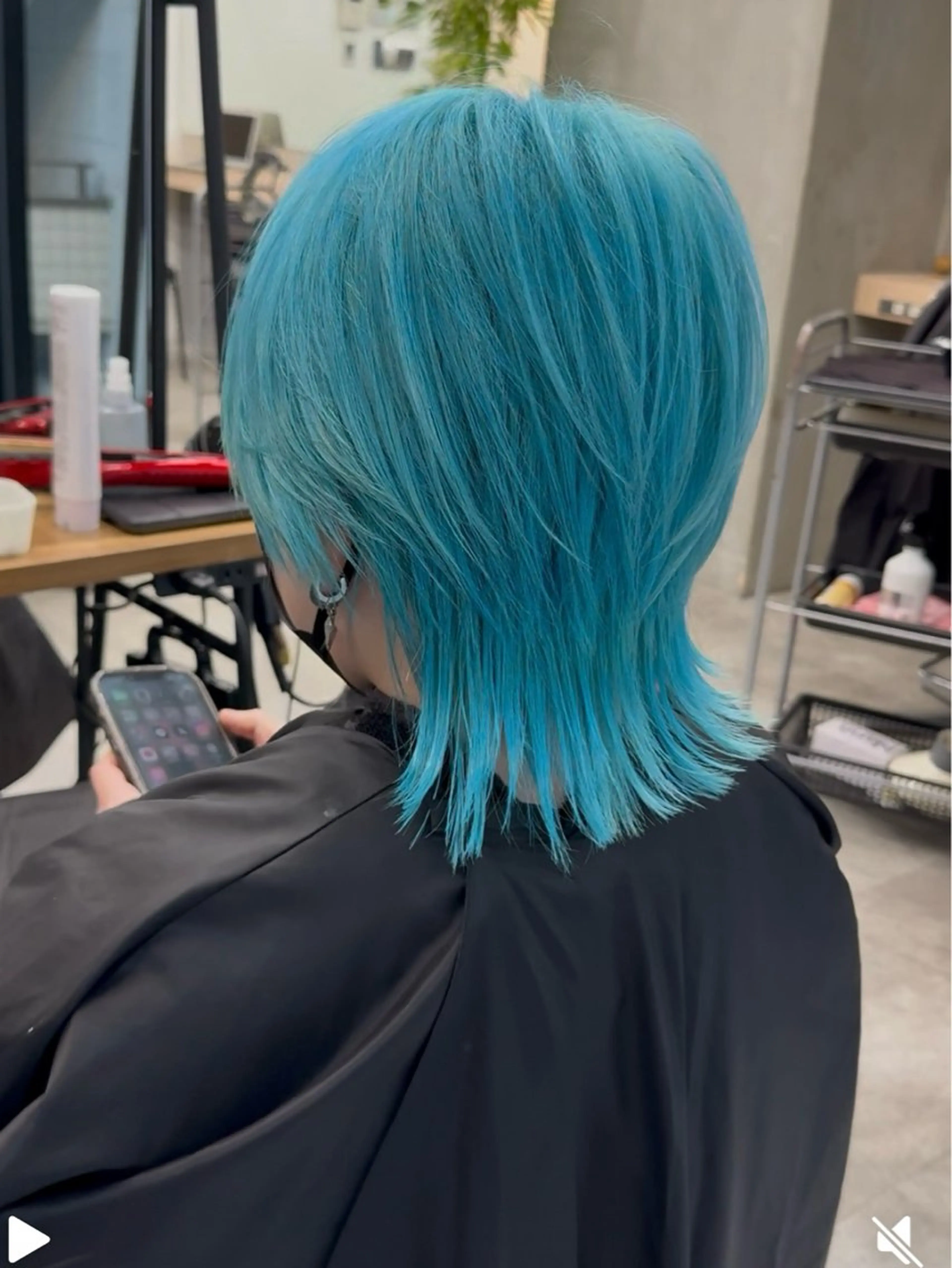 ミディアム カラー イツク ⚡️ ルーツ/ハイトーンのヘアスタイル