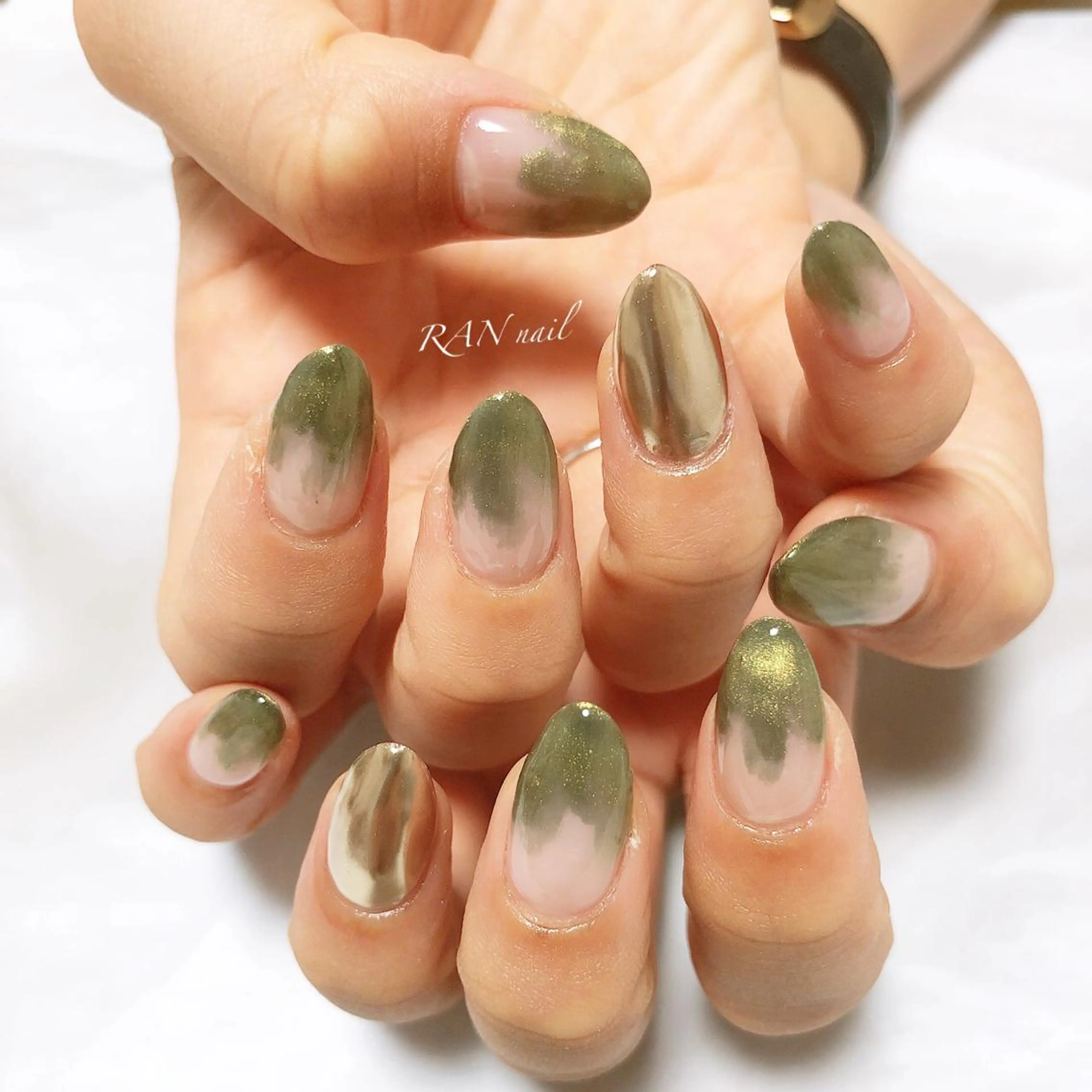 ネイル 成人式 フットネイル フレンチネイル ゴールド グラデーション ハンドネイル フットネイル RAN nailのネイルデザイン