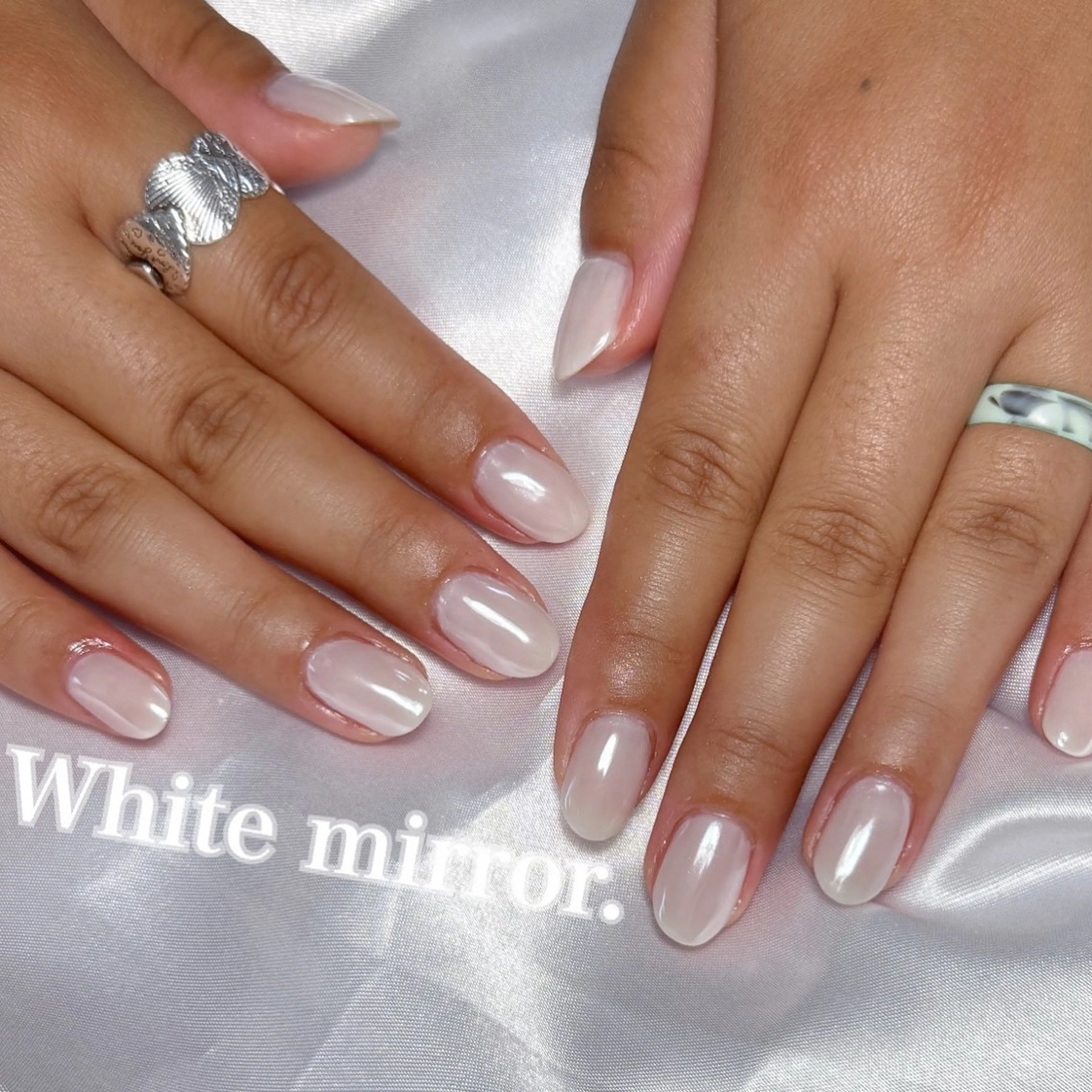 ネイル ミラーネイル ホワイト Mimi nailのネイルデザイン