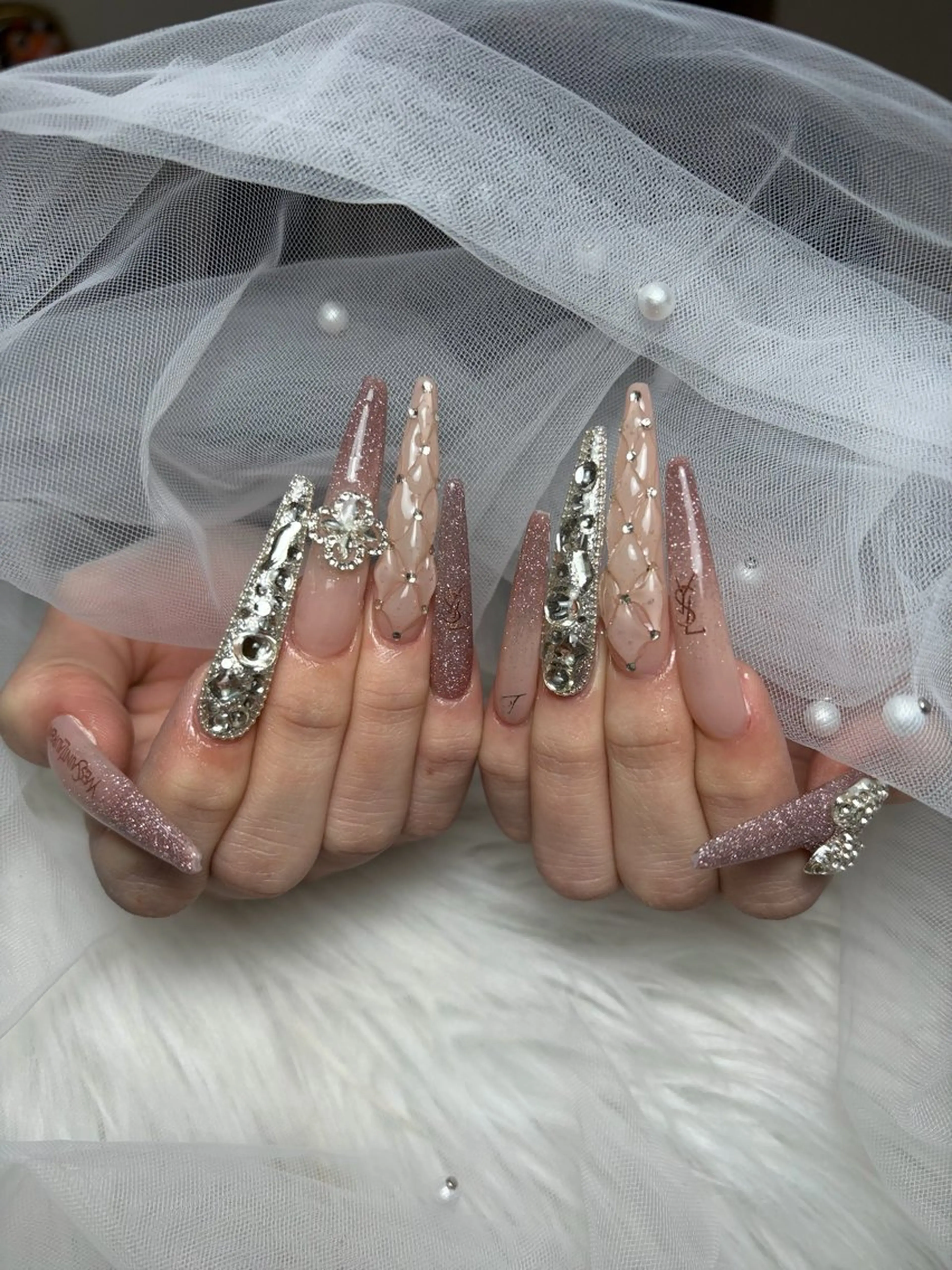 ネイル アートネイル 長さ出し ジェルネイル マグネットネイル ニュアンスネイル ハンドネイル Cloudy Chan Nailのネイルデザイン
