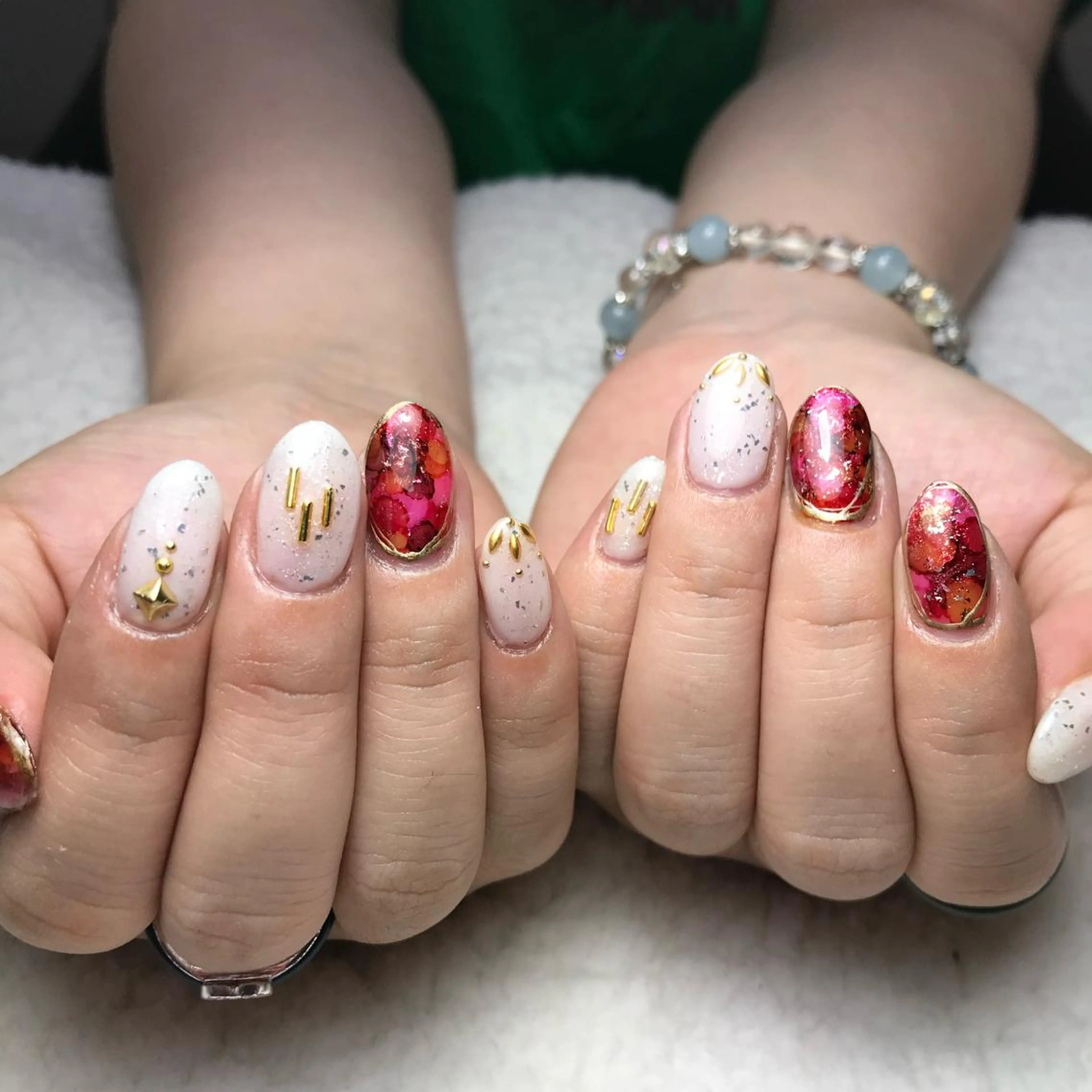 ネイル ニュアンスネイル ハンドネイル COCO +のエステ・リラクイメージ