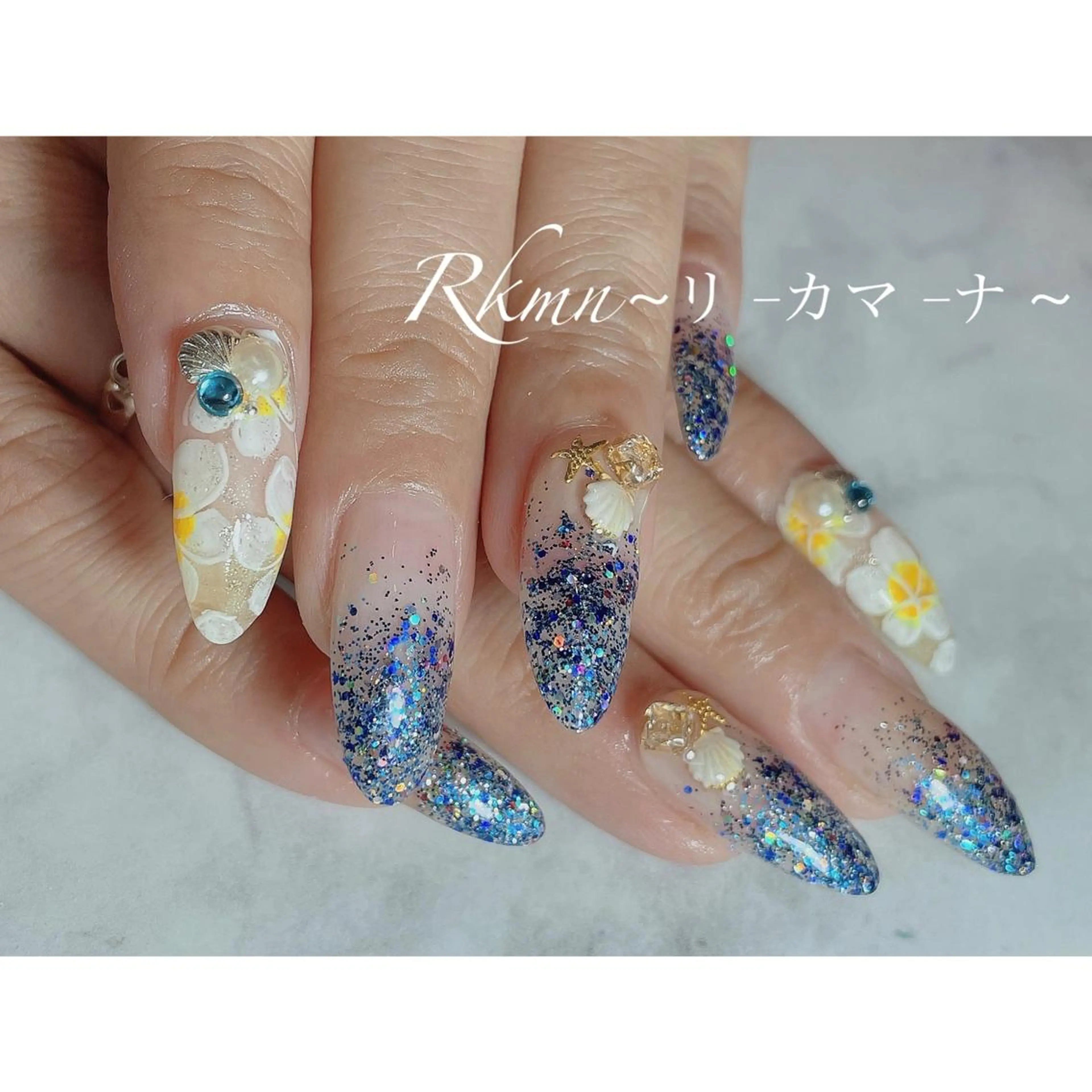 ネイル アートネイル ブルー フラワーネイル ラメ(グリッター) 春ネイル ハンドネイル フットネイル ハンドケア Rkmn ~リ-カマ-ナ~のネイルデザイン