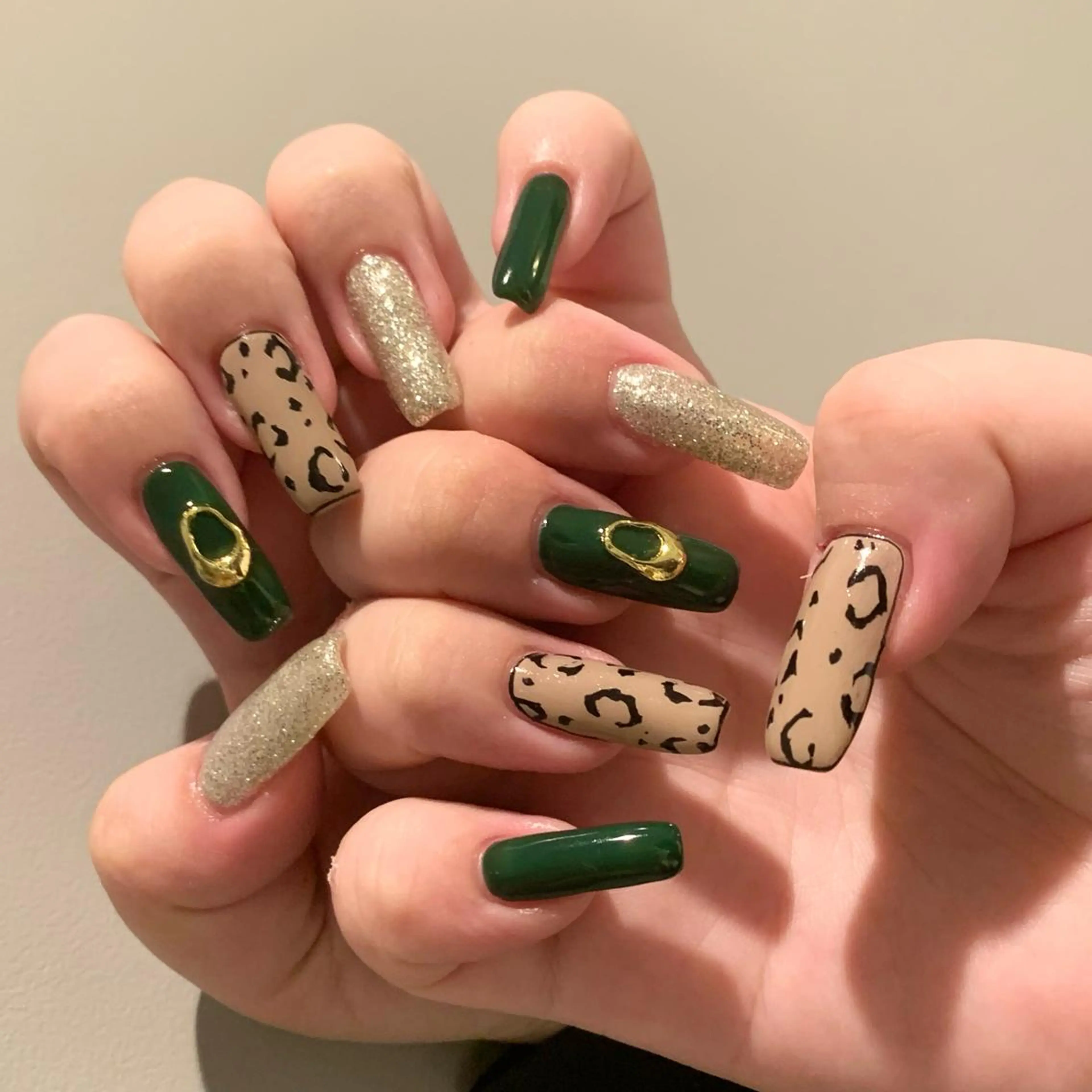 ネイル ハンドネイル ウシク ミユキのネイルデザイン