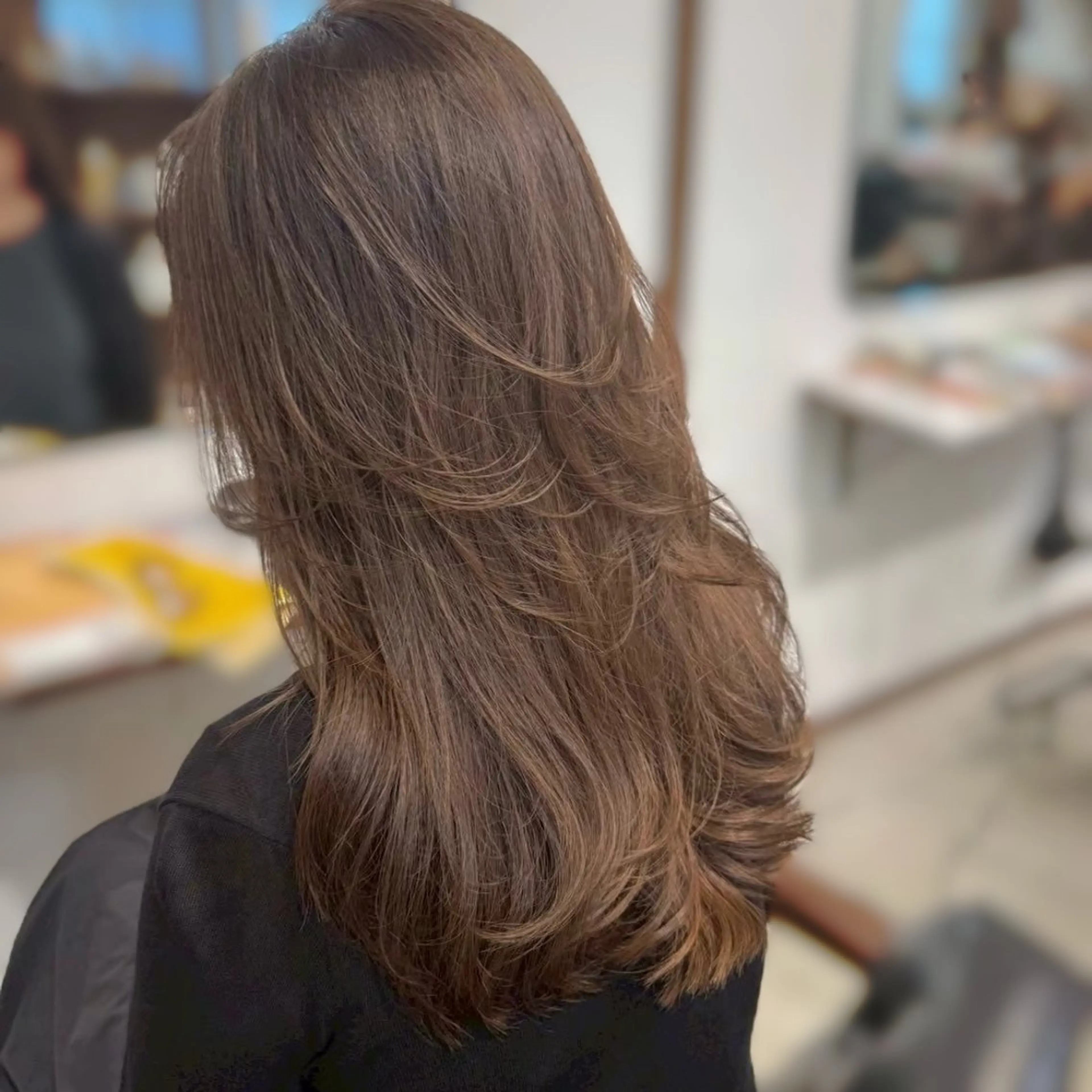 セミロング 坂本 璃里杏のヘアスタイル