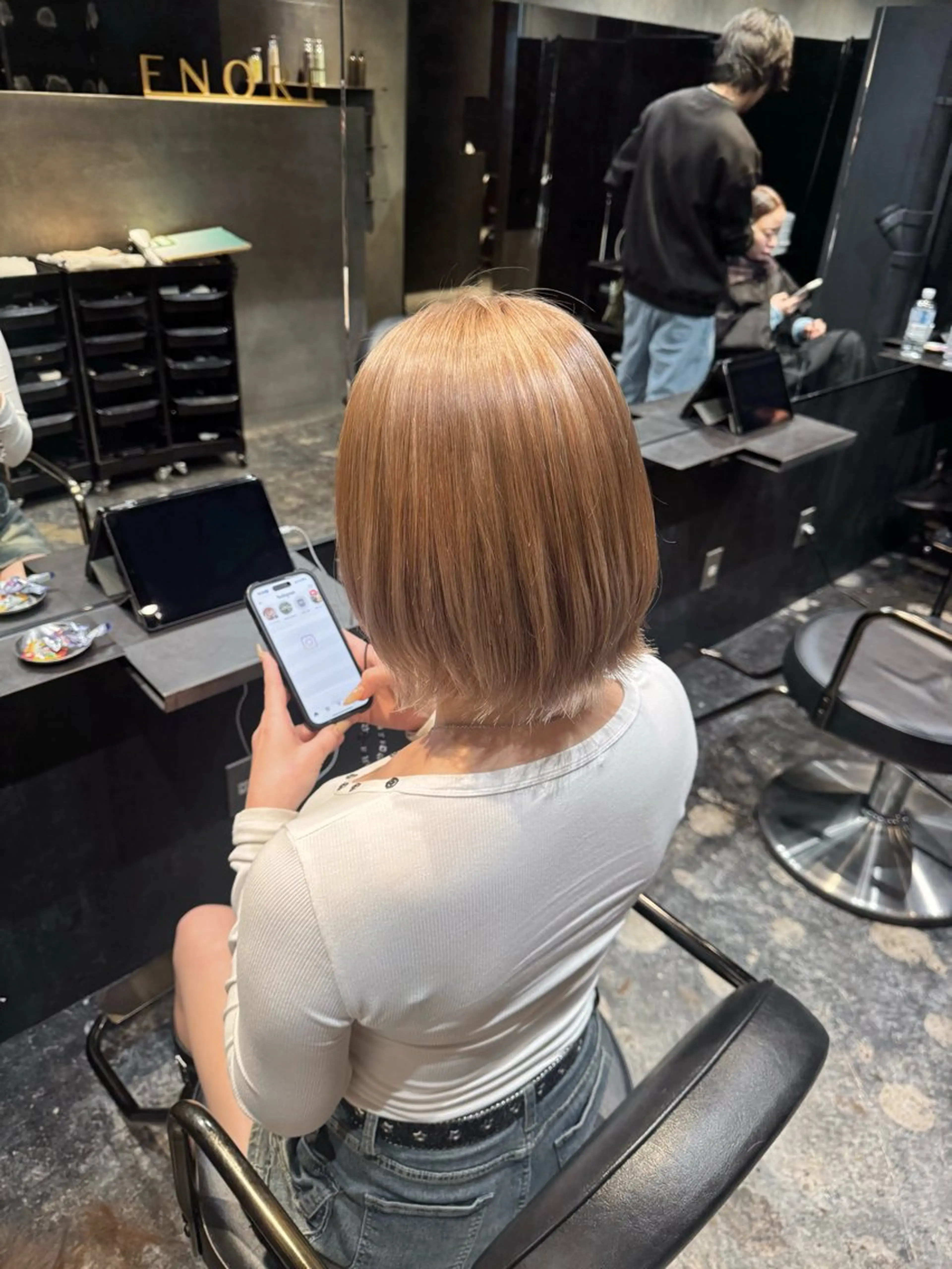 ショート ヘアカラー トリートメント 🦁ブリーチカラー 💎紫音のヘアスタイル