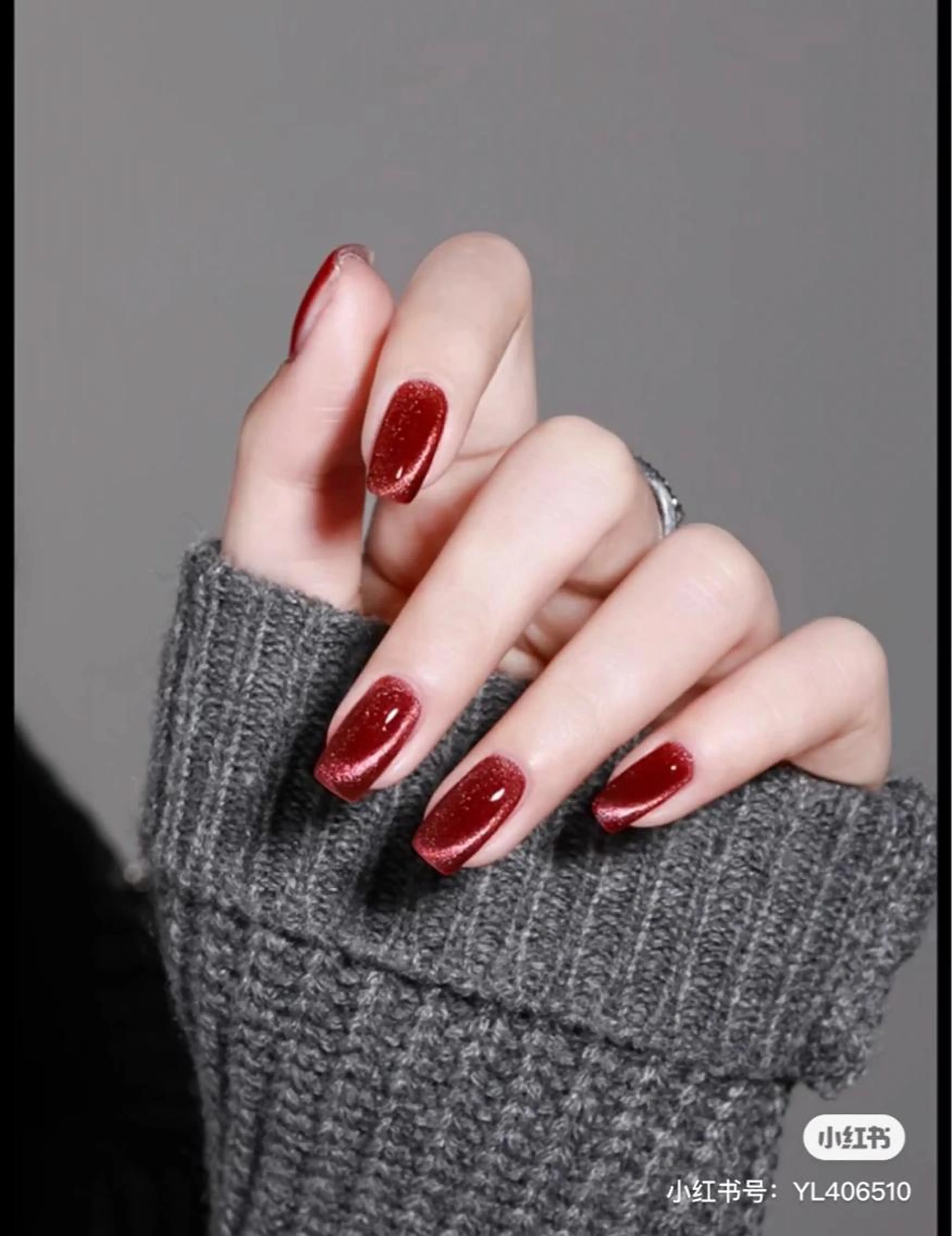 300色から選べるマグネットネイルの写真