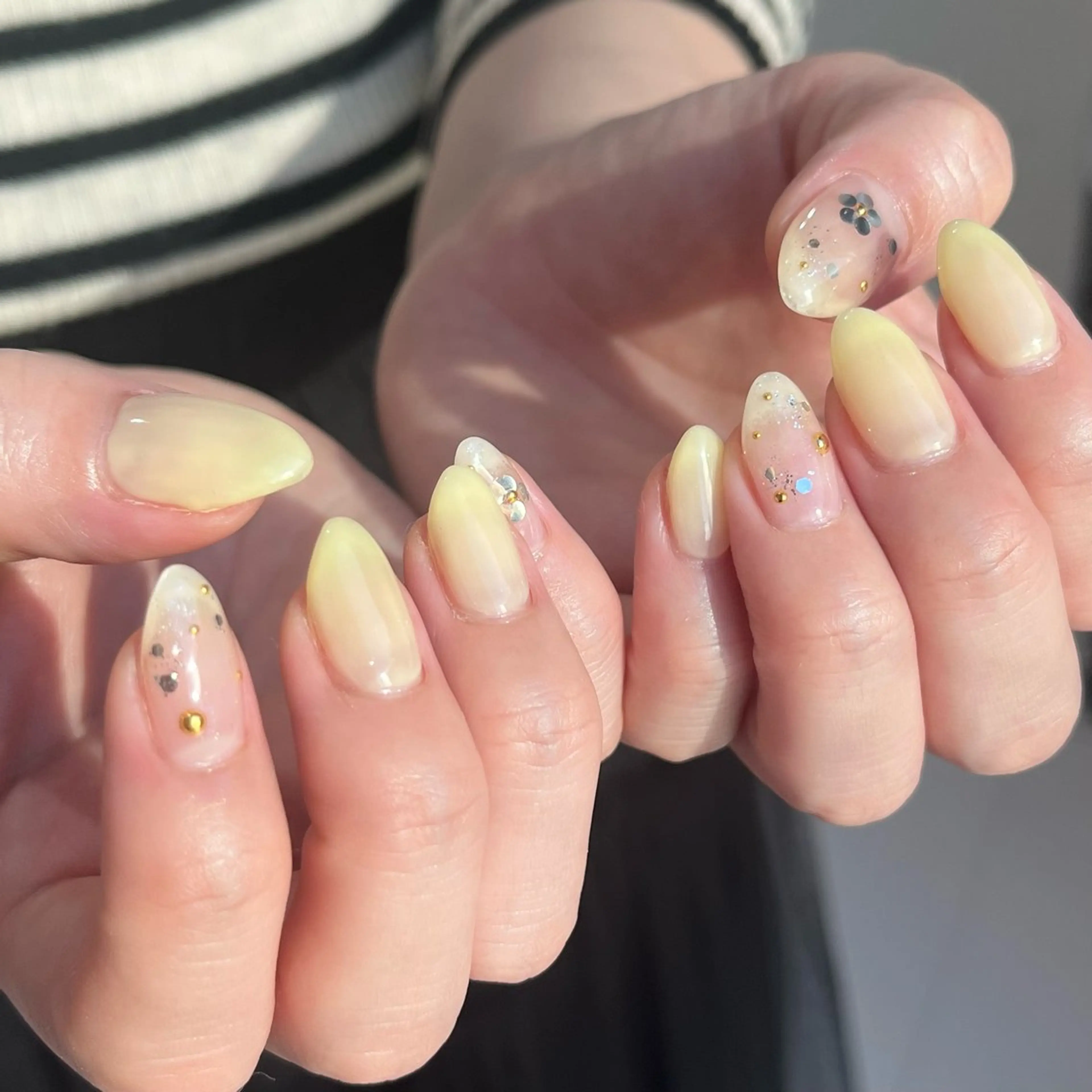 ネイル 春ネイル 黄色 ハンドネイル CLALA MIYUのネイルデザイン