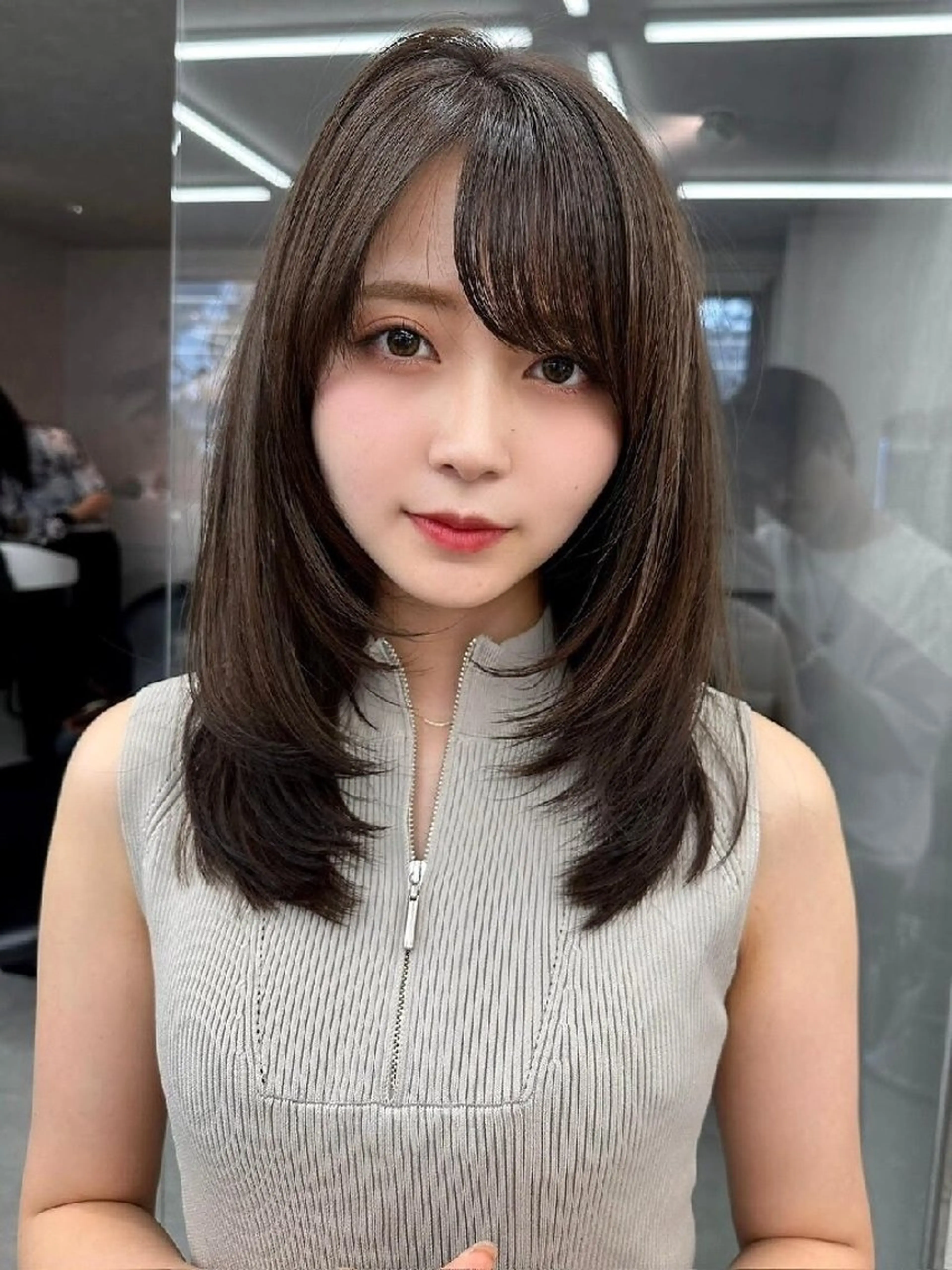 カラー セミロング カット ヘアカラー トリートメント Lond Roleのヘアスタイル