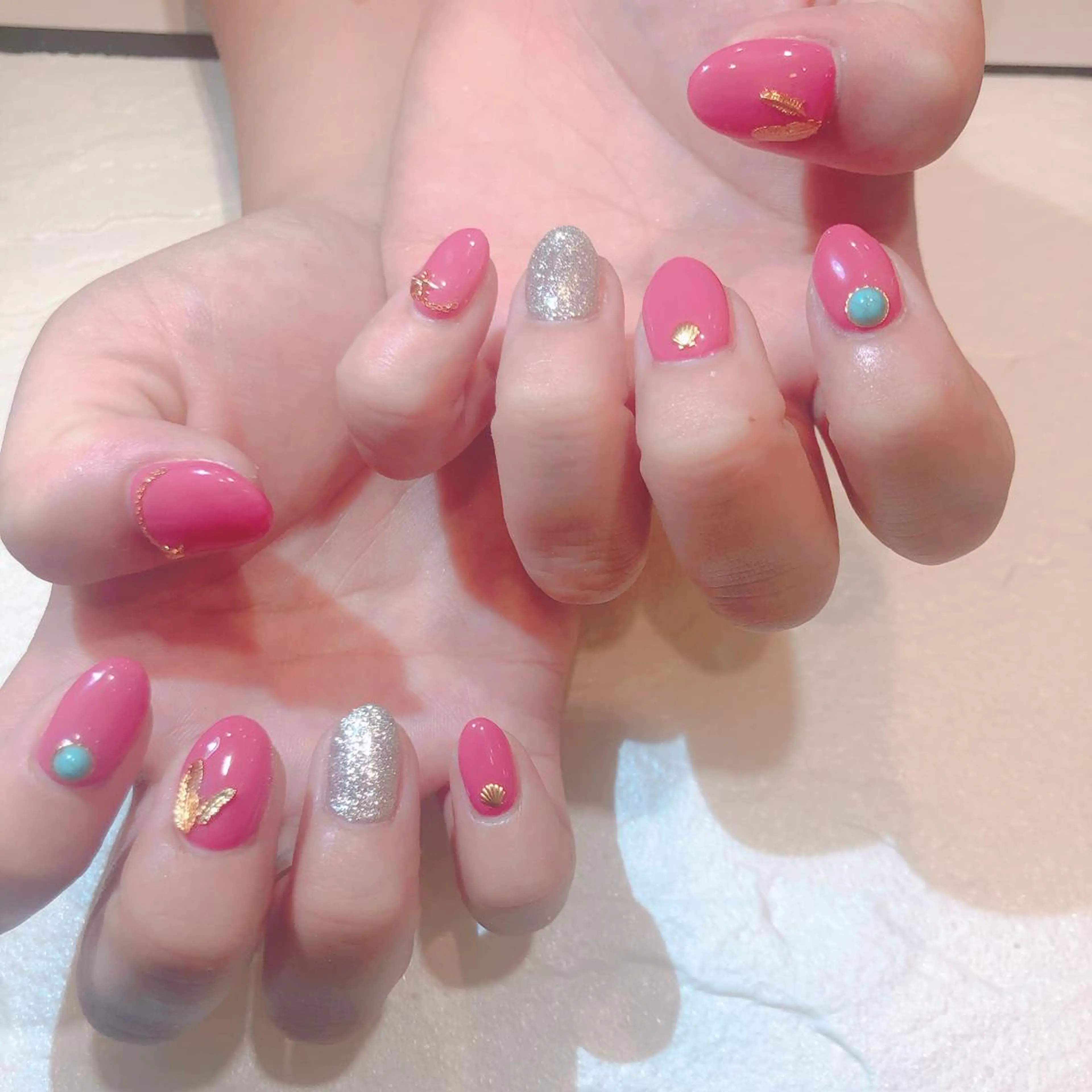 ネイル アートネイル ストーンネイル ハンドネイル 鈴木 優菜のネイルデザイン