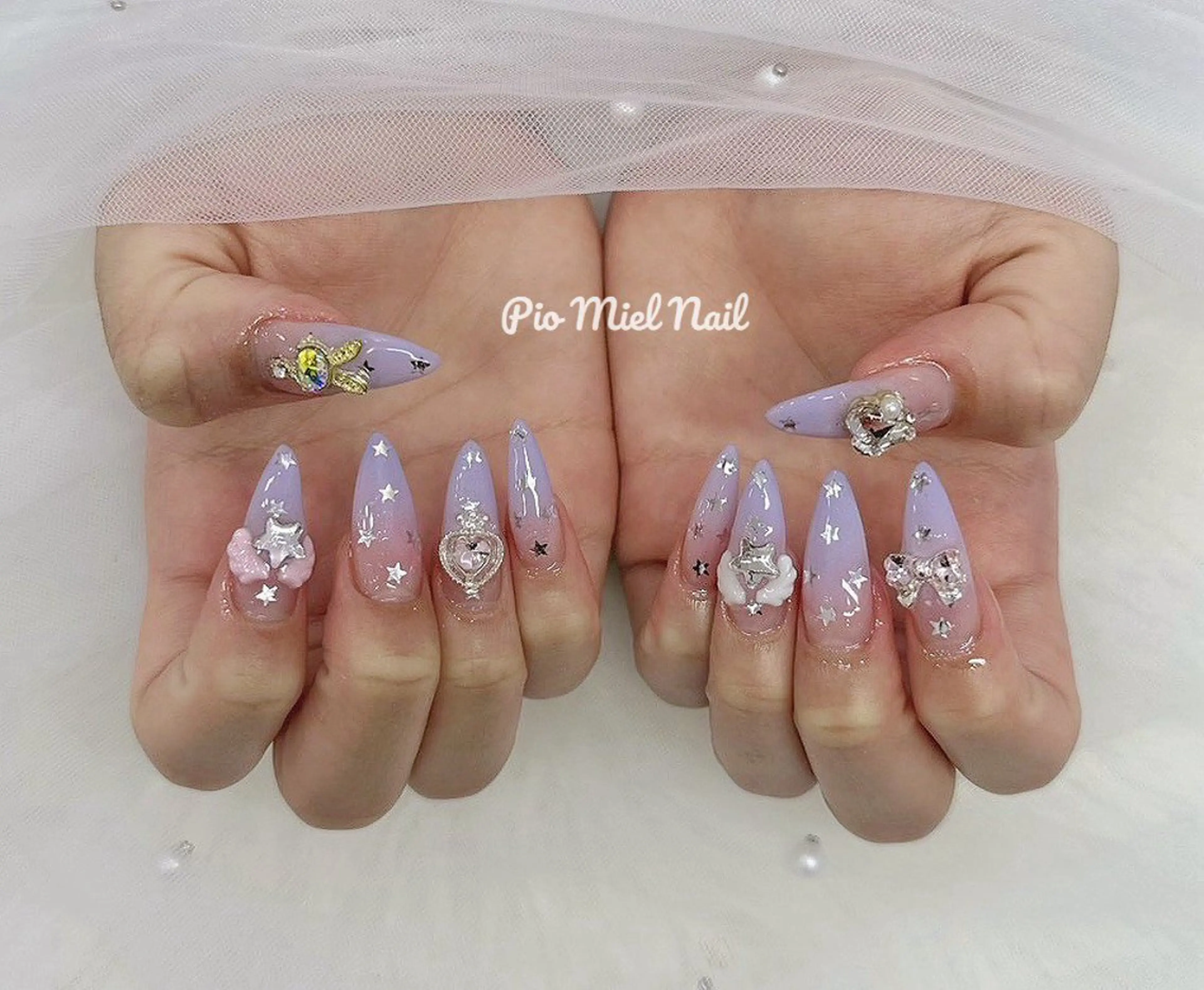 ネイル ガーリー シルバー 冬ネイル ハンドネイル HANA 長さだしのネイルデザイン