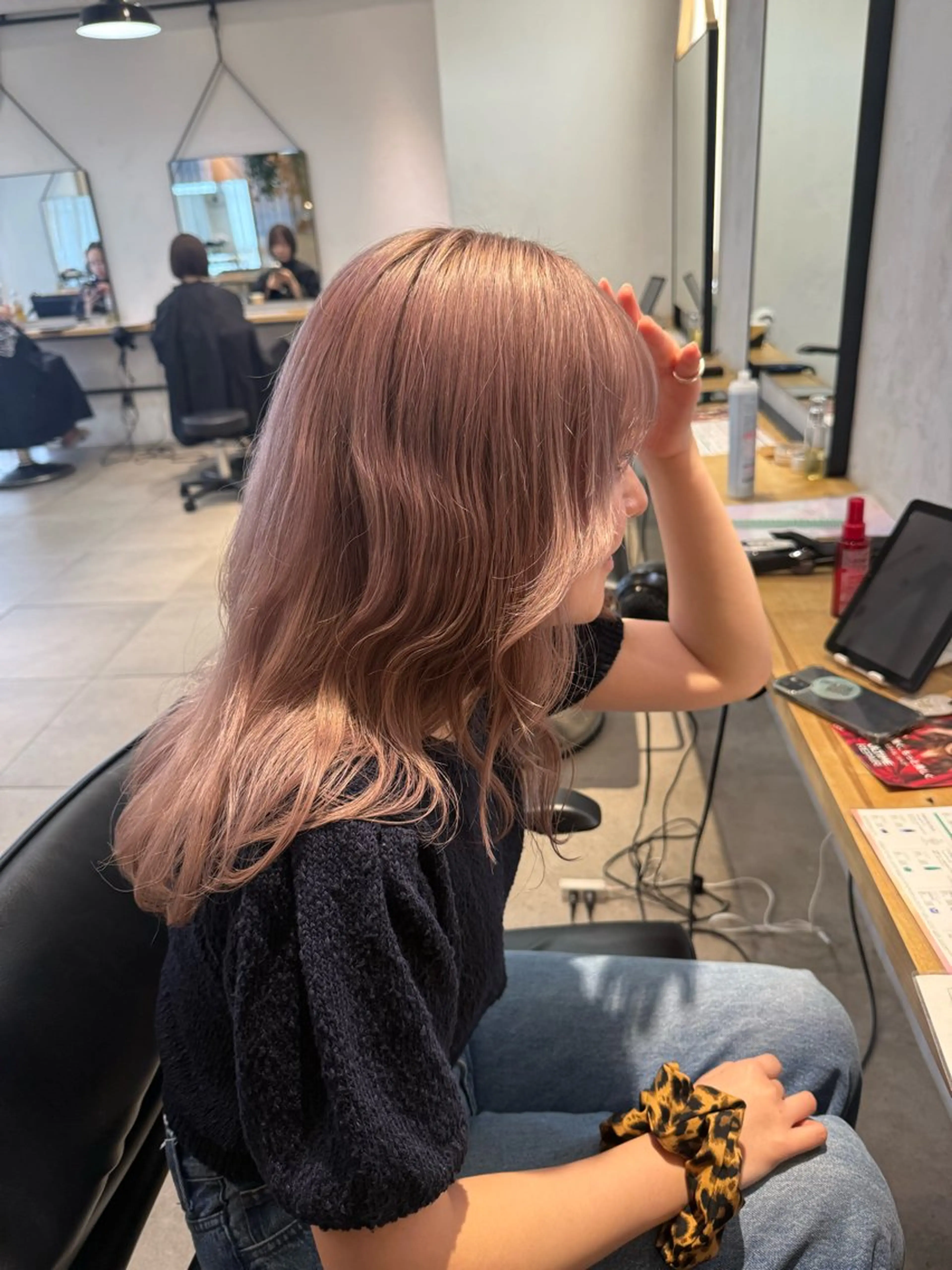 ミディアム カラー ミルクティー× グレージュMOMOのヘアスタイル