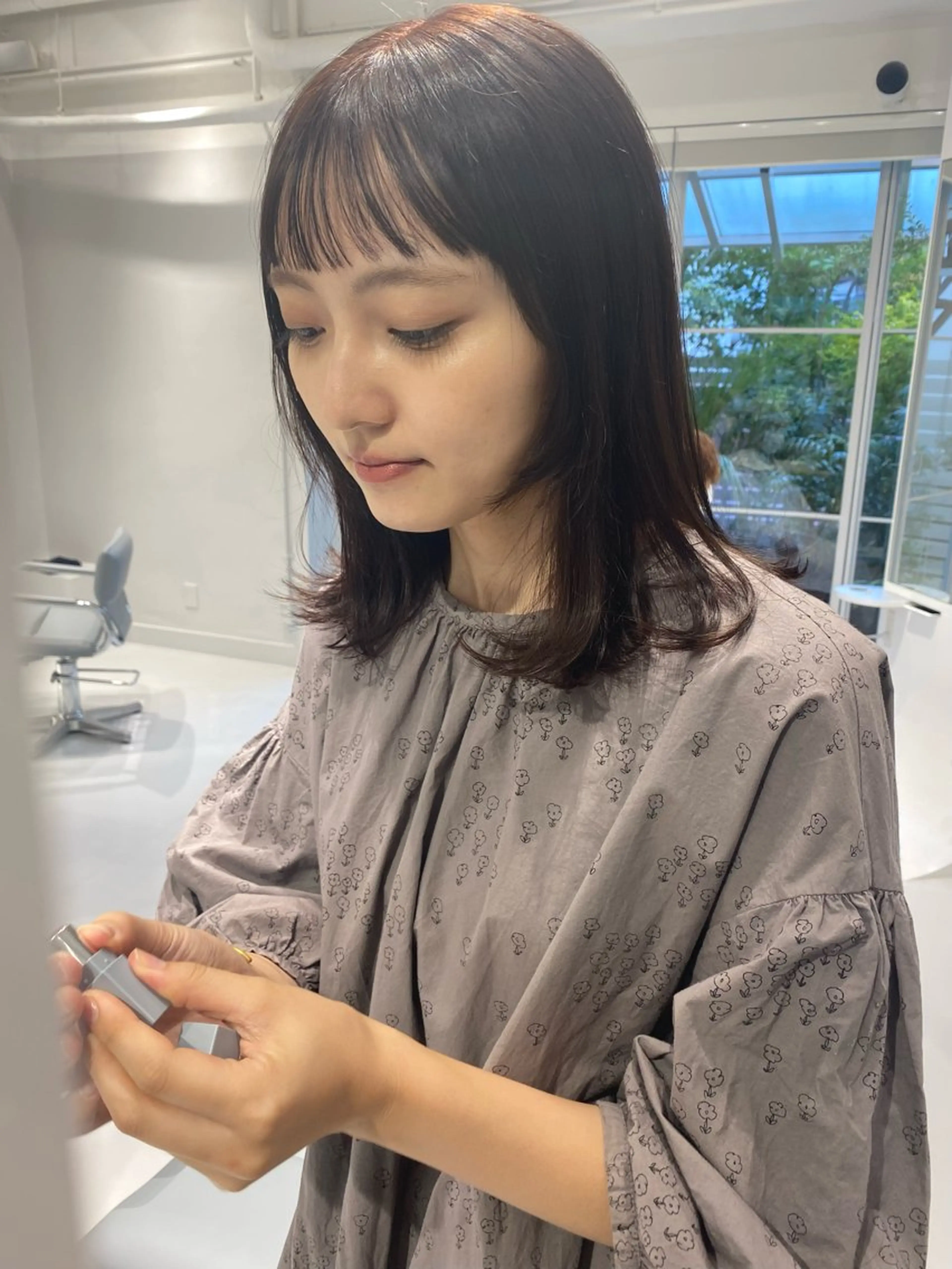 ミディアム カラー 伊藤 由季のヘアスタイル