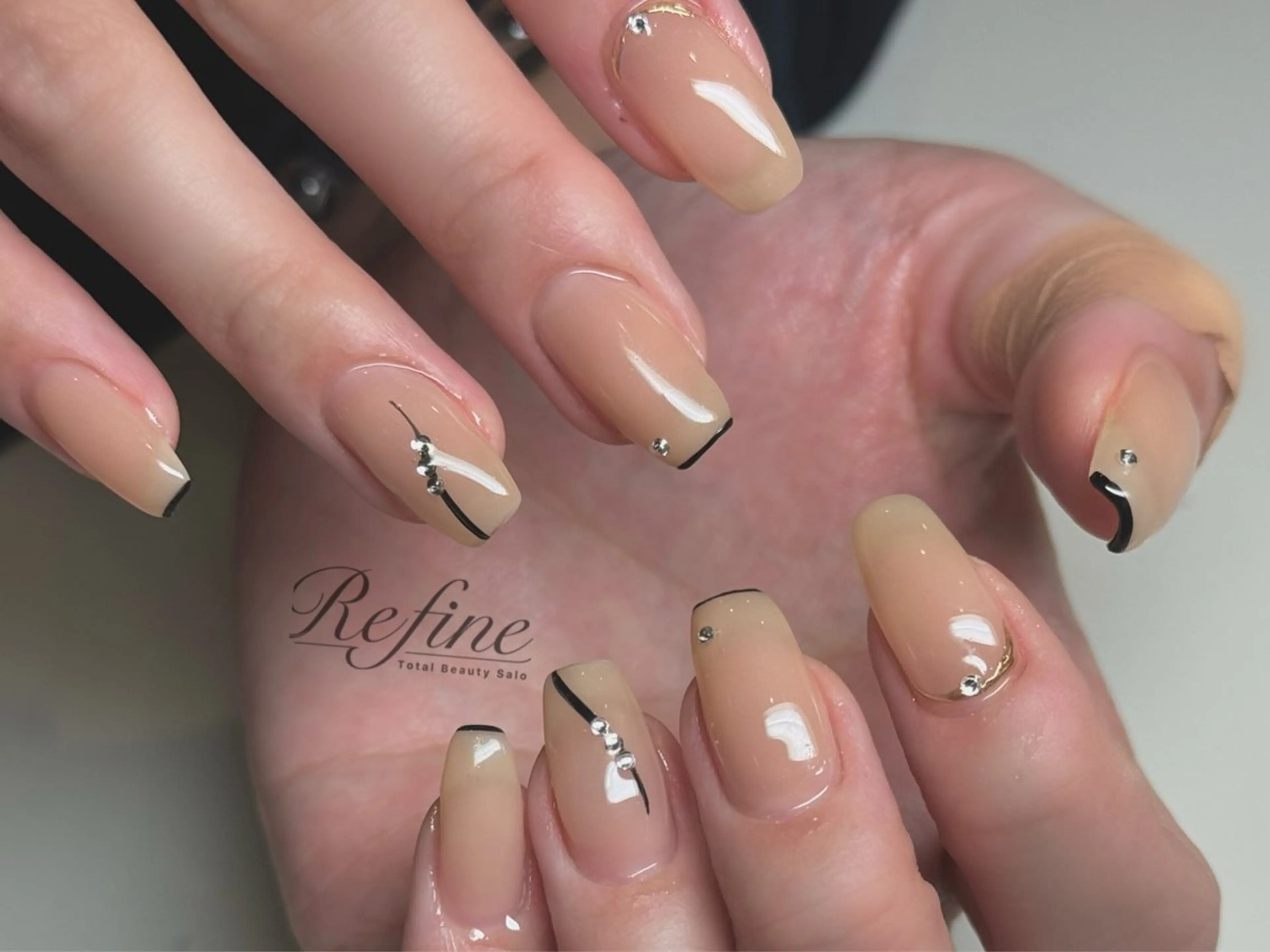 ネイル ハンドネイル Refine ネイリスト　坂本のネイルデザイン