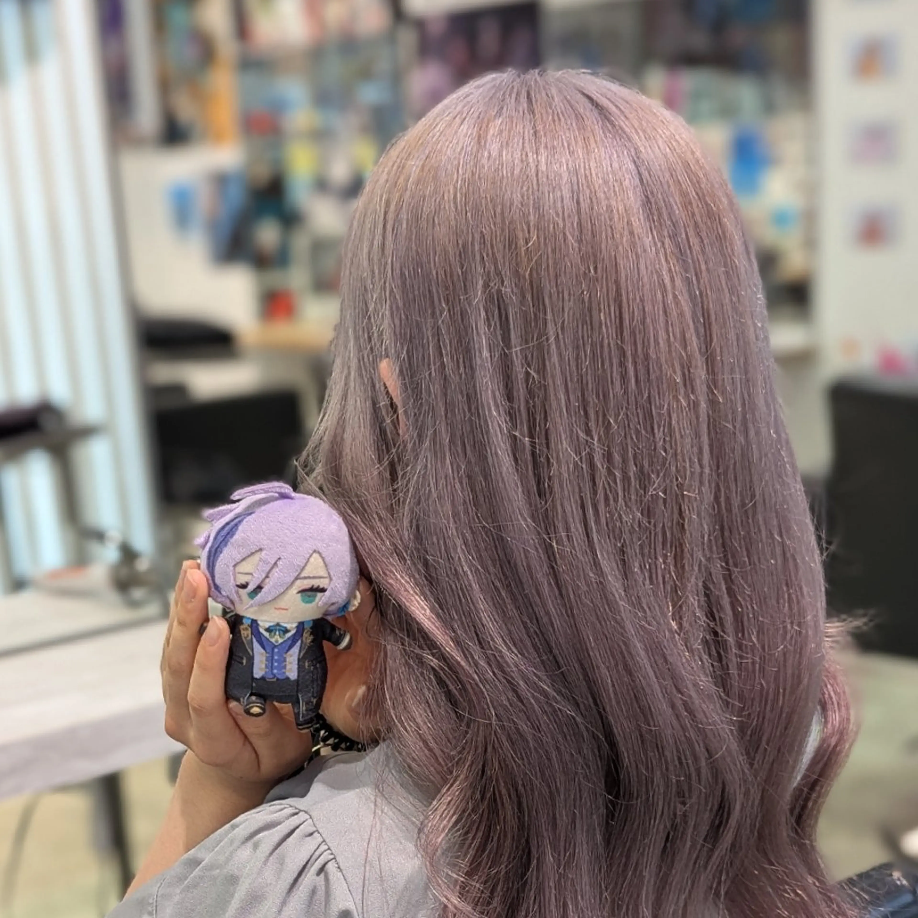 カラー ロング ブリーチ ダブルカラー ハイトーンカラー ラベンダーカラー シルバー 推しカラー🦉にじさ んじカラー🌈🕒✨のヘアスタイル