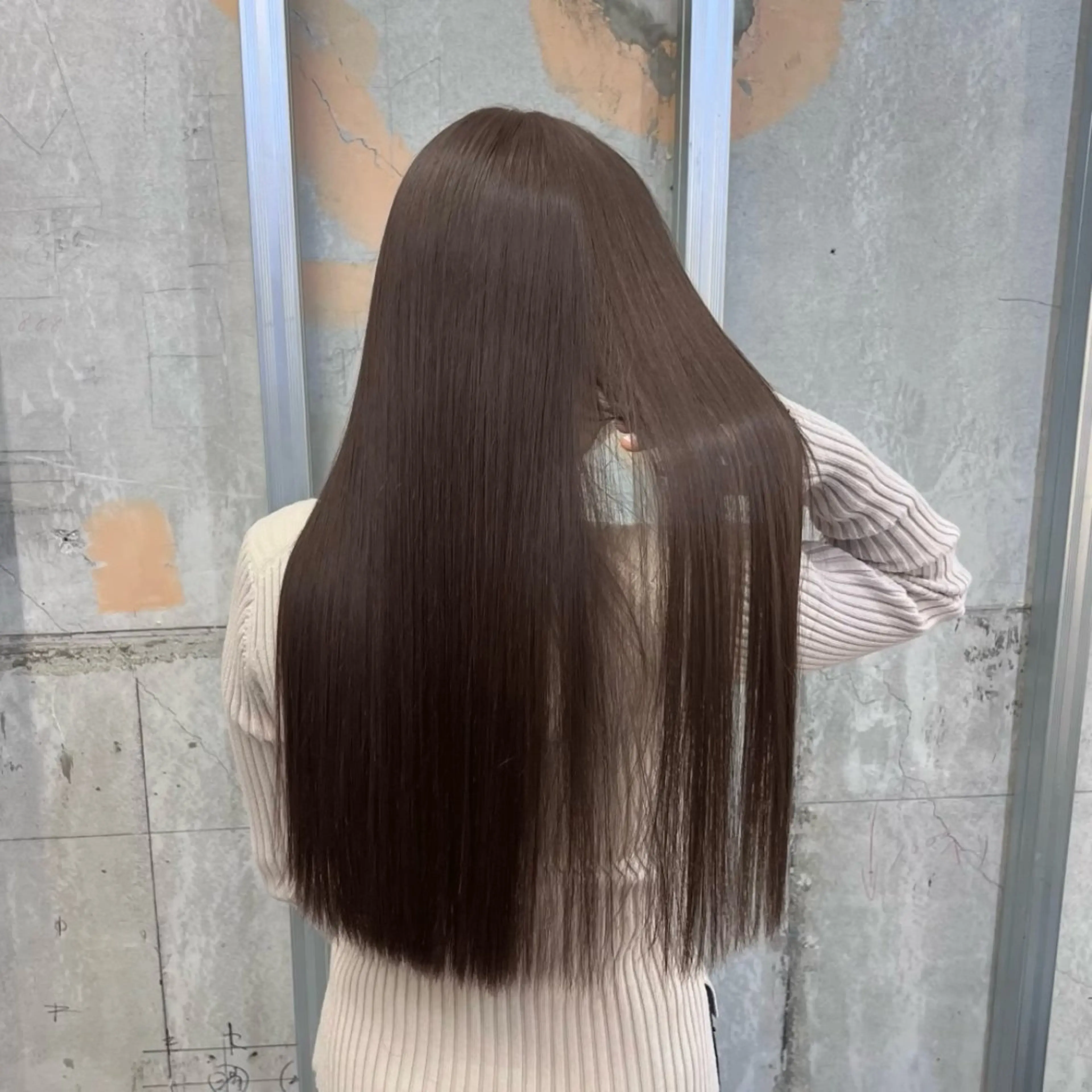 ロング カラー パーマ アッシュ アッシュグレー アッシュグレージュ ベージュカラー 黒髪 カット ヘアカラー トリートメント akira｜ 透明感ベージュ｜梅田のヘアスタイル